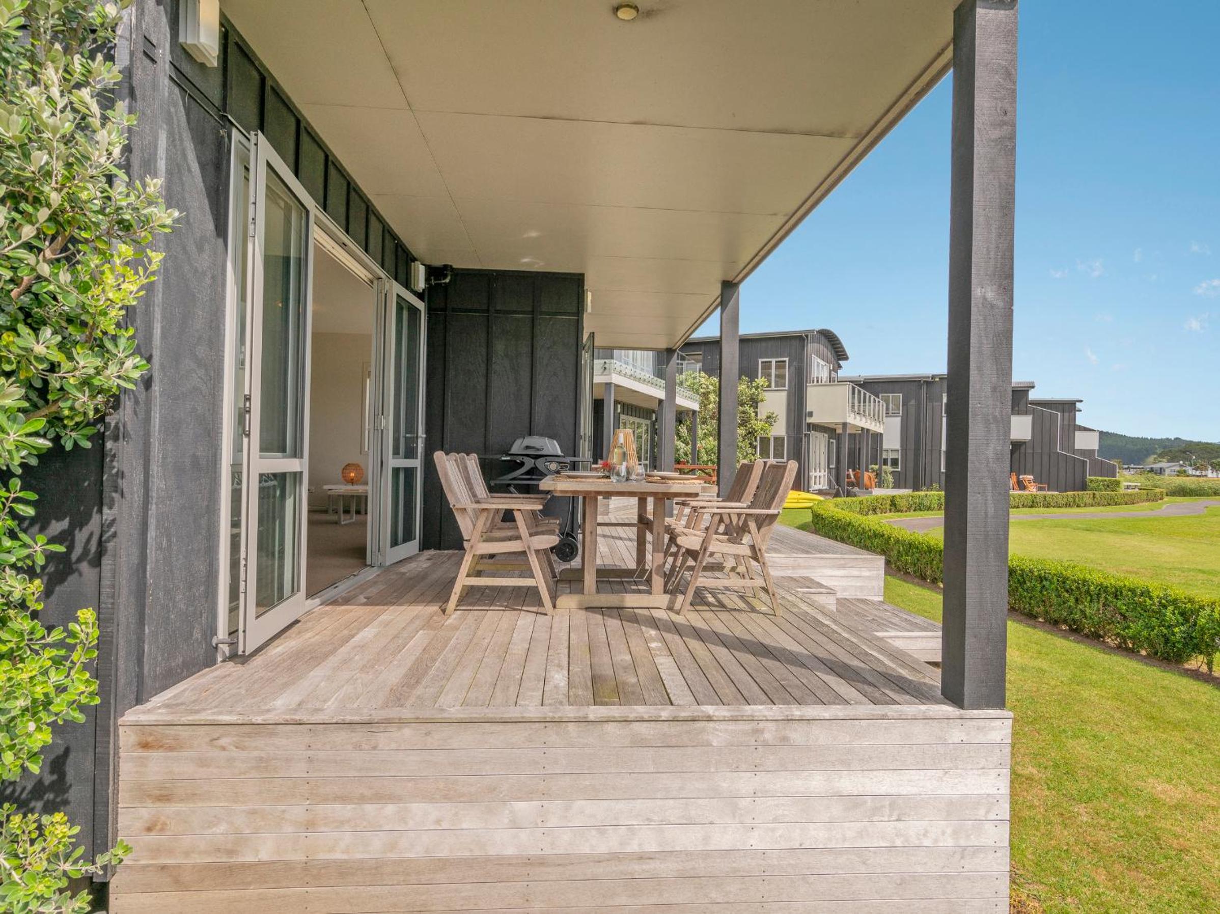 Lakeside Villa Retreat - Matarangi Downstairs Unit view 5