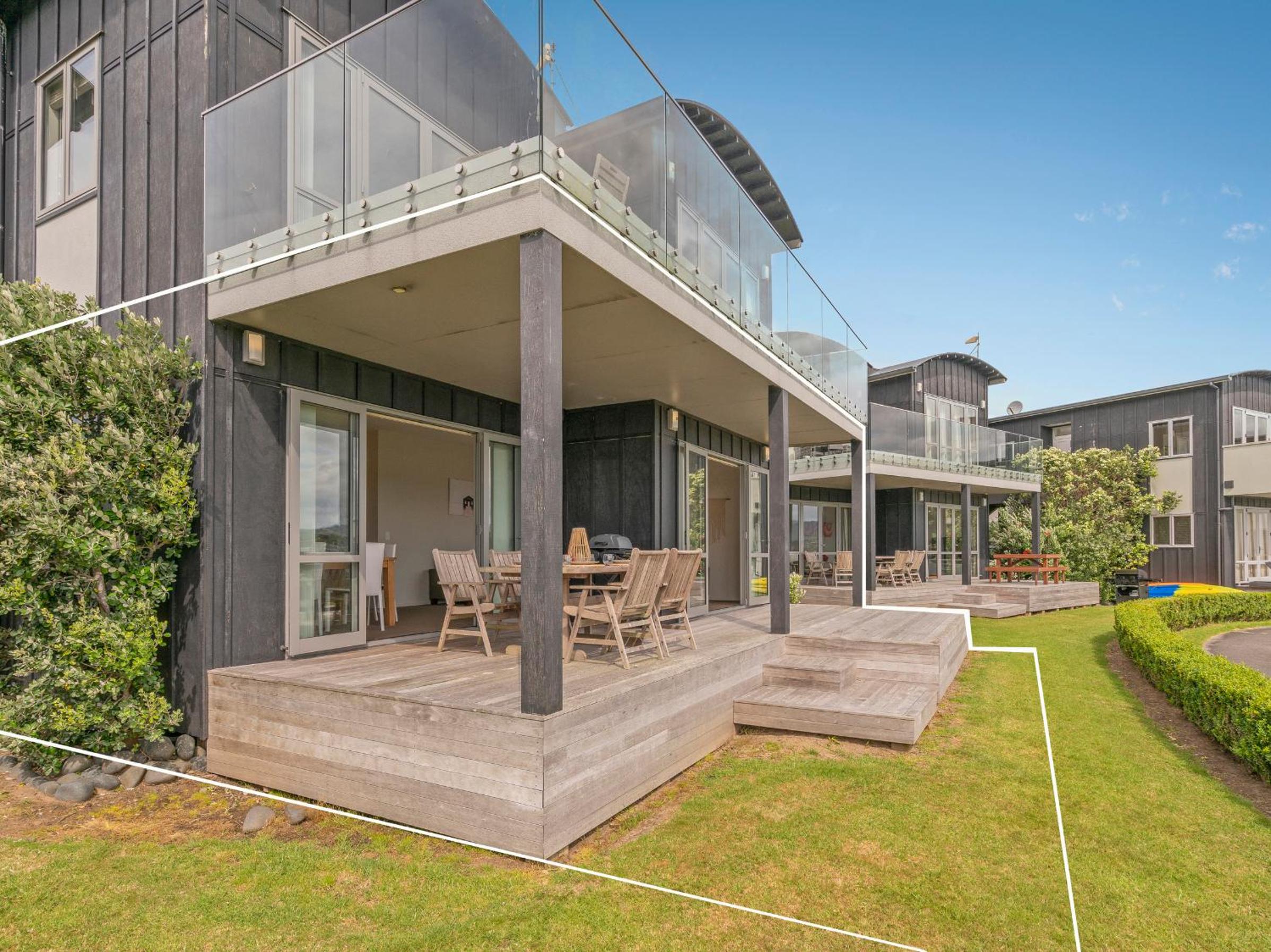 Lakeside Villa Retreat - Matarangi Downstairs Unit view 4