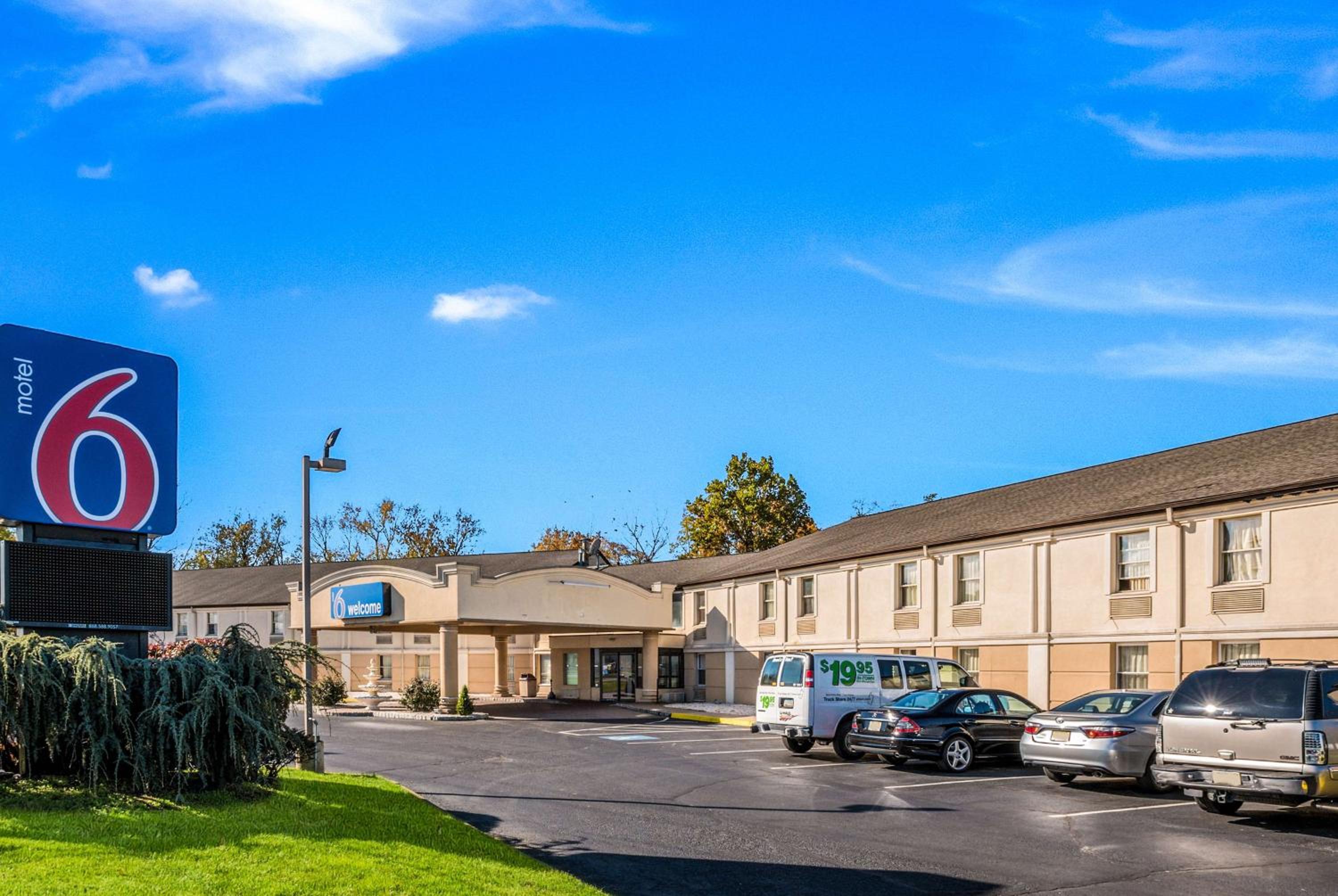 Motel 6-Levittown, PA - Bensalem view 2