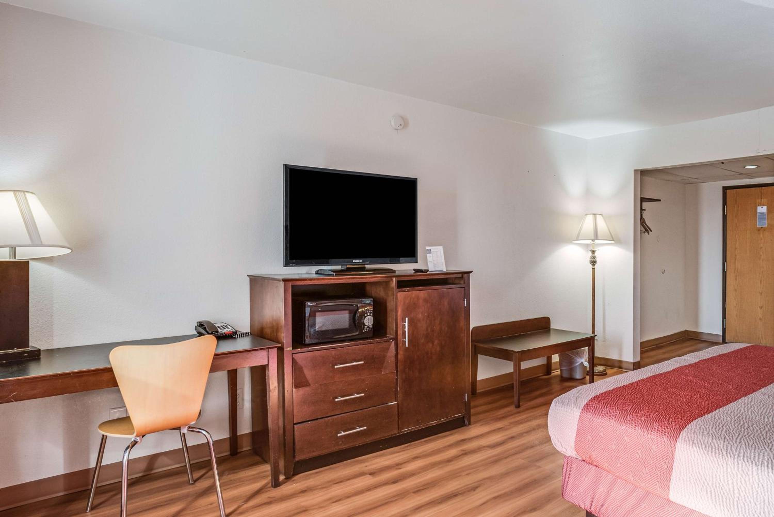 Motel 6-Levittown, PA - Bensalem view 5