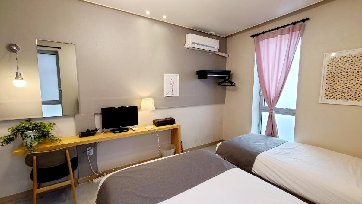 hotel room