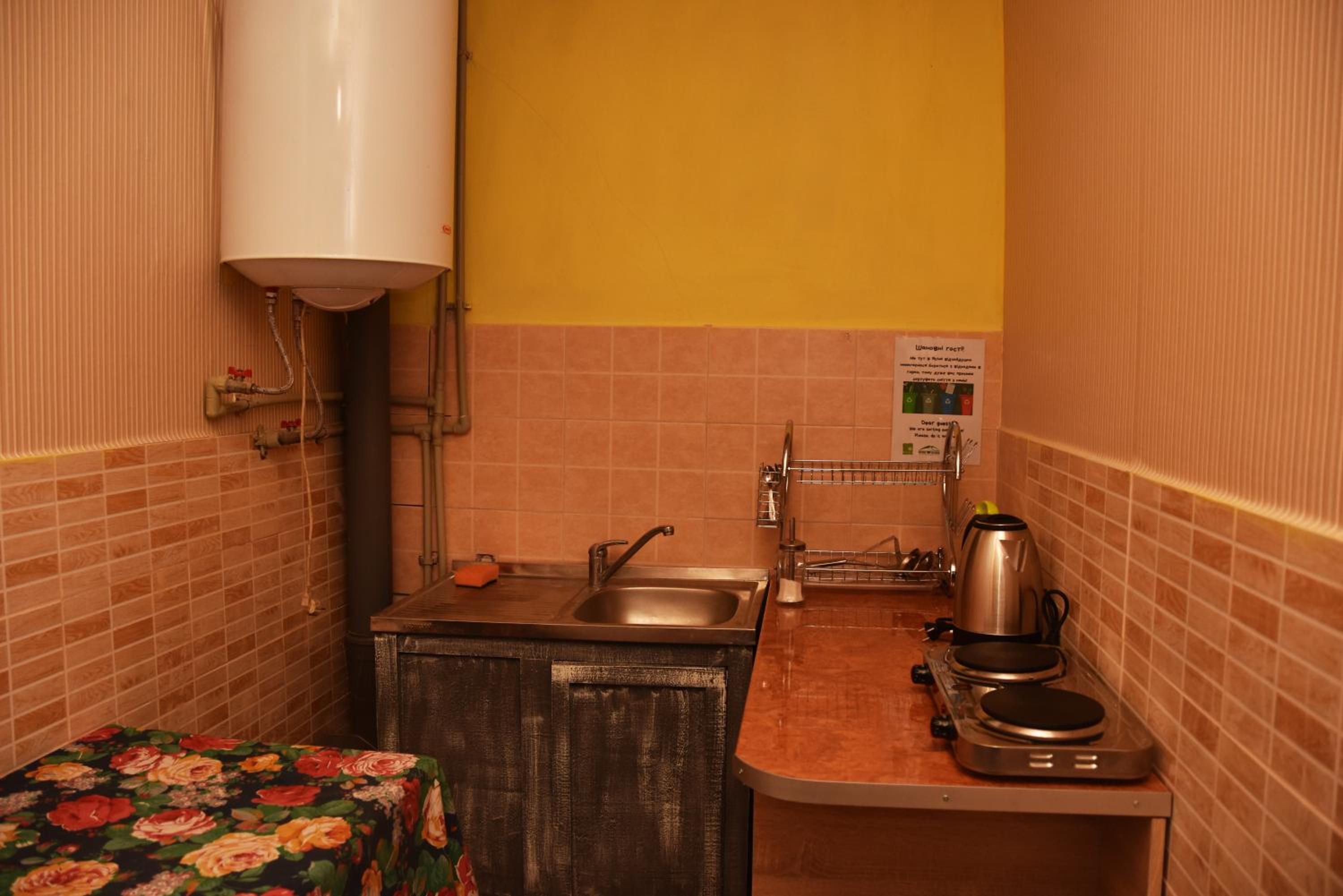 Guest House Mandrivnyi Rooms&Apartments view 3