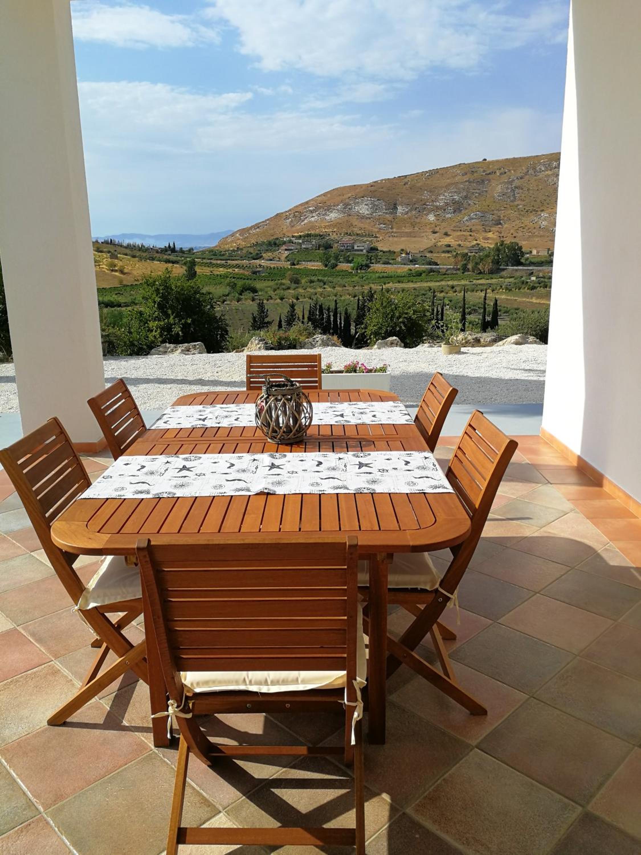 Charming apartment in Montallegro with sea view