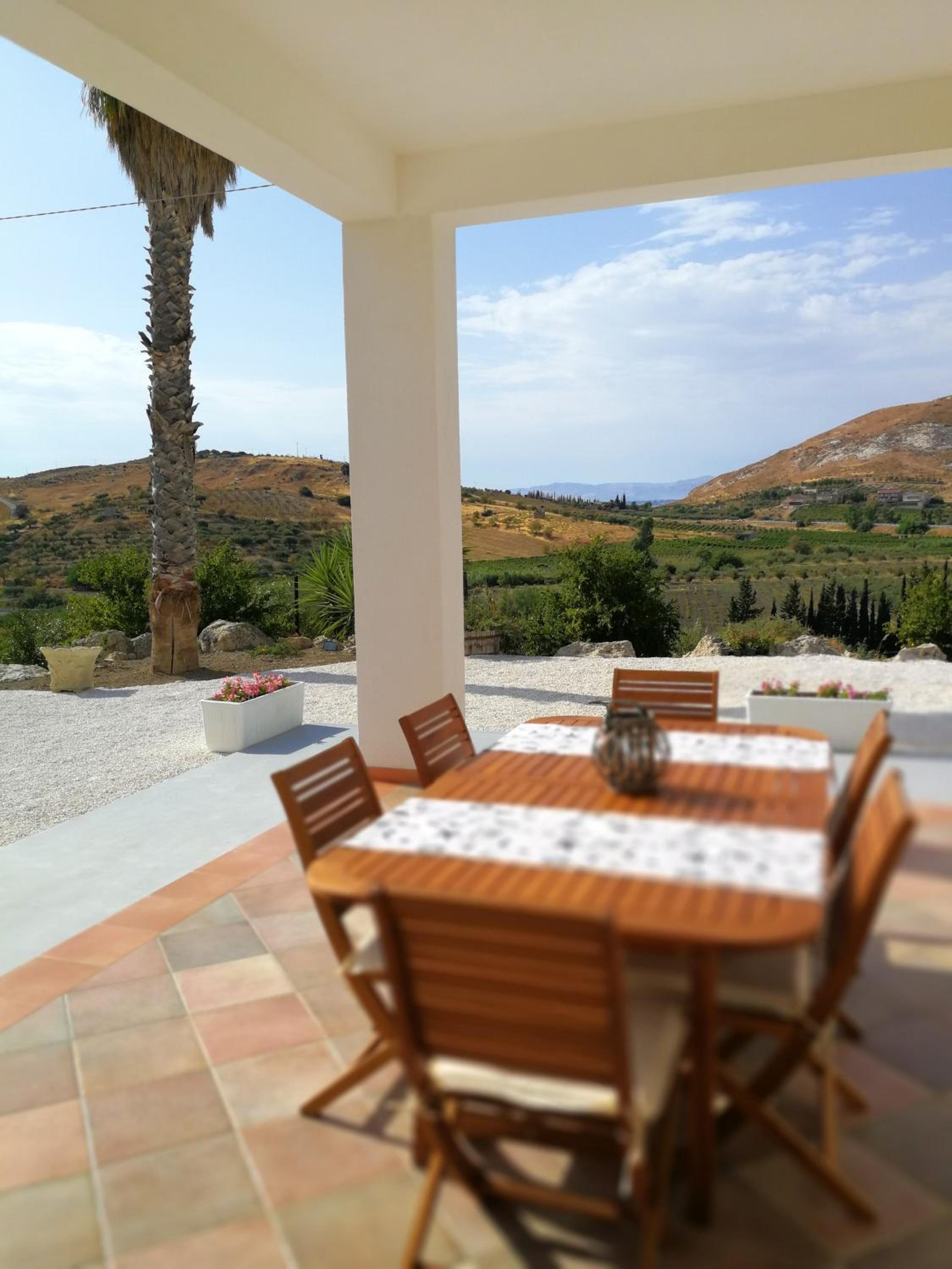 Charming apartment in Montallegro with sea view