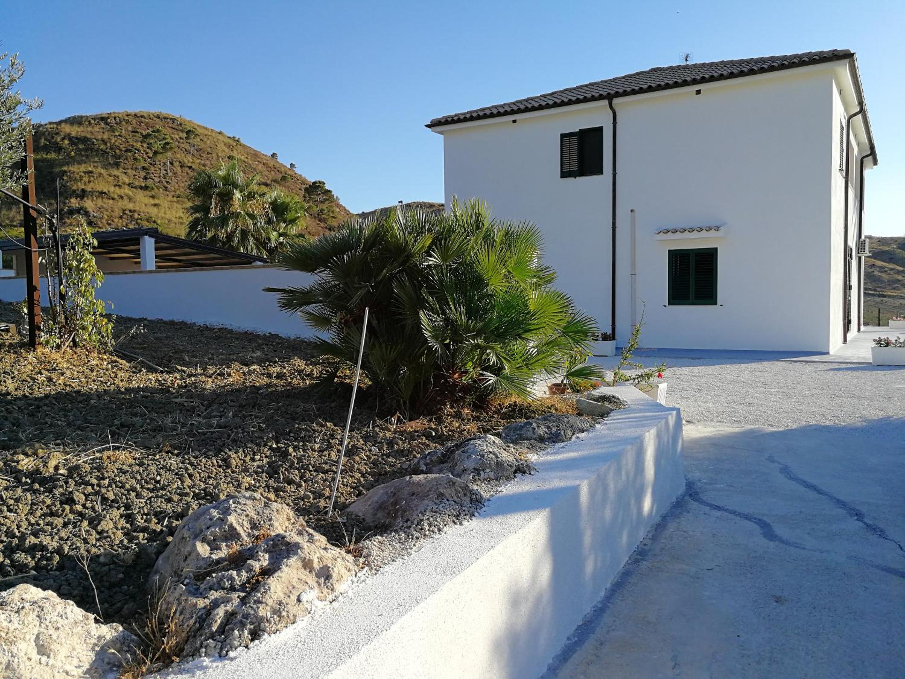 Charming apartment in Montallegro with sea view