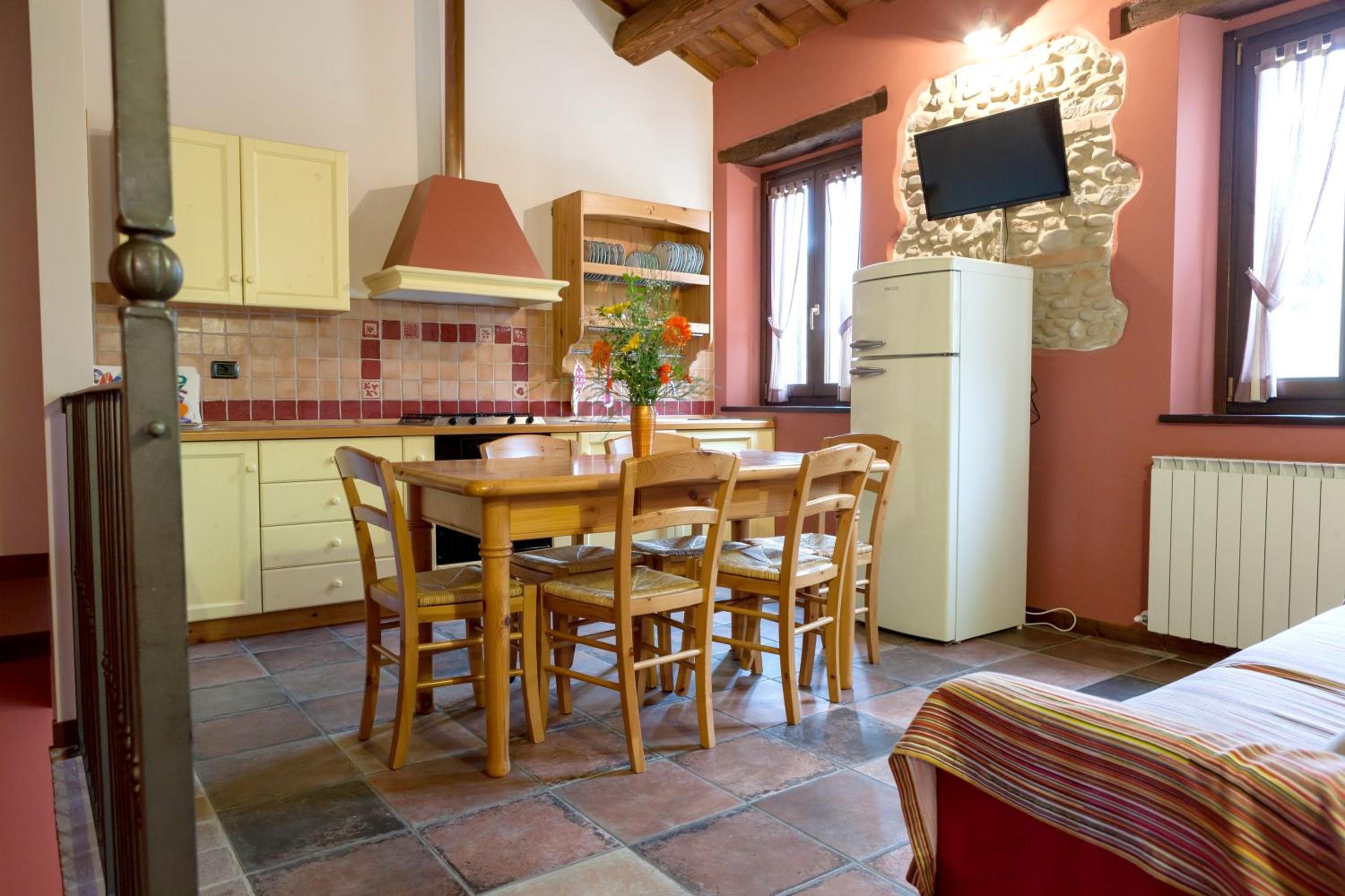 Bright apartment in Castelbellino - 75 m² - Shared Pool view 5