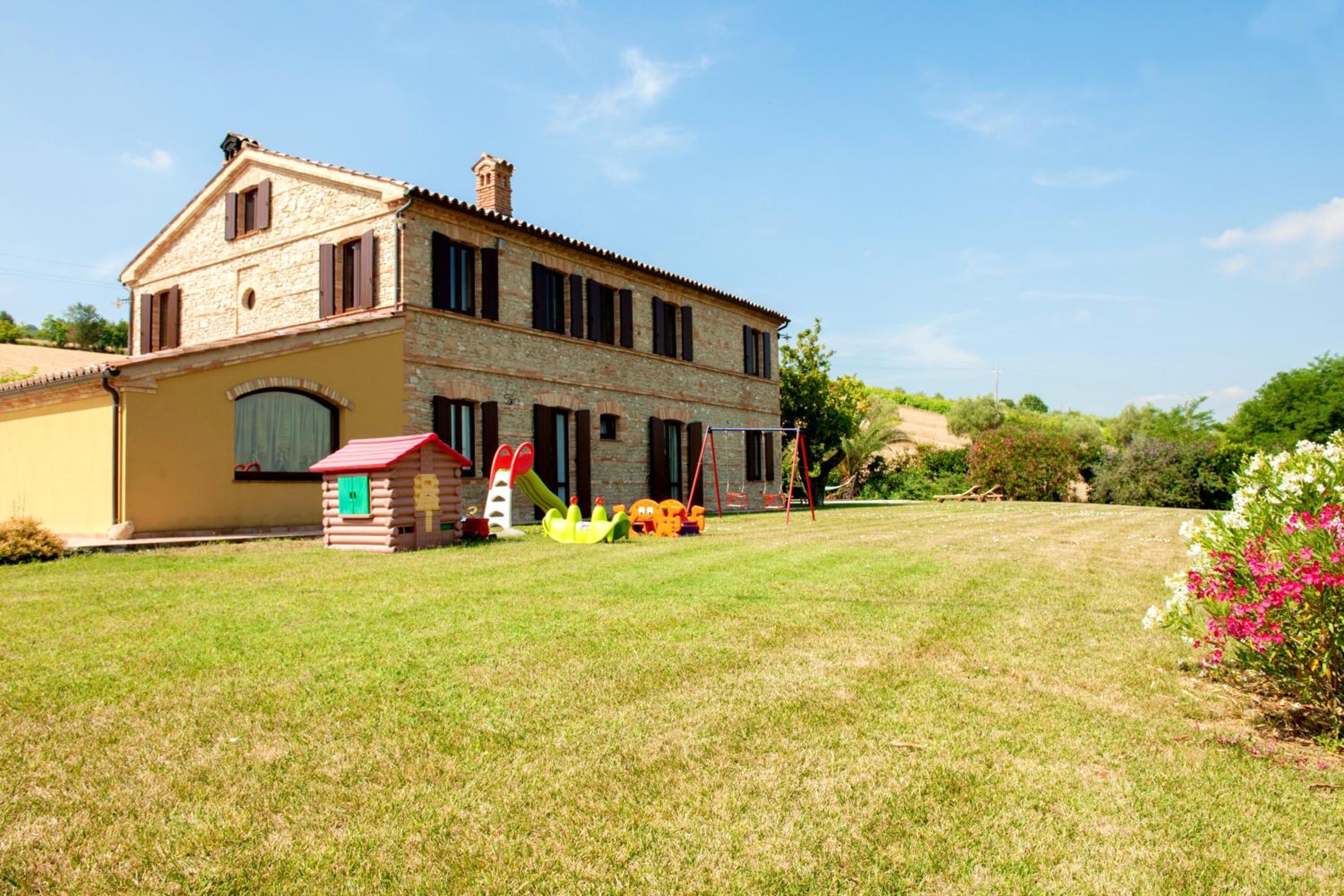 Bright apartment in Castelbellino - 75 m² - Shared Pool view 3