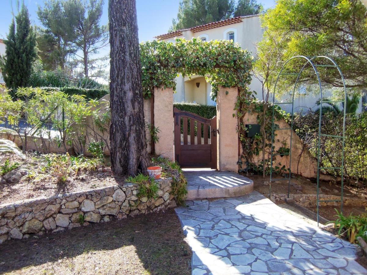 Villa de 3 chambres avec piscine privee jardin clos et wifi a Saint Raphael a 6 km de la plage view 4