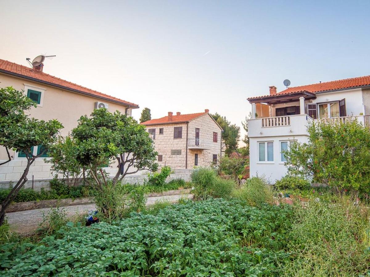 2 bedrooms appartement at Supetar 100 m away from the beach with sea view furnished garden and wifi