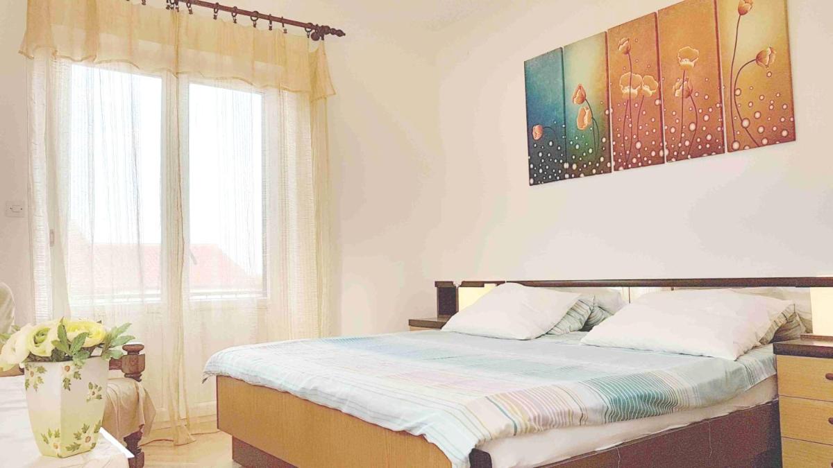 2 bedrooms appartement at Supetar 100 m away from the beach with sea view furnished garden and wifi