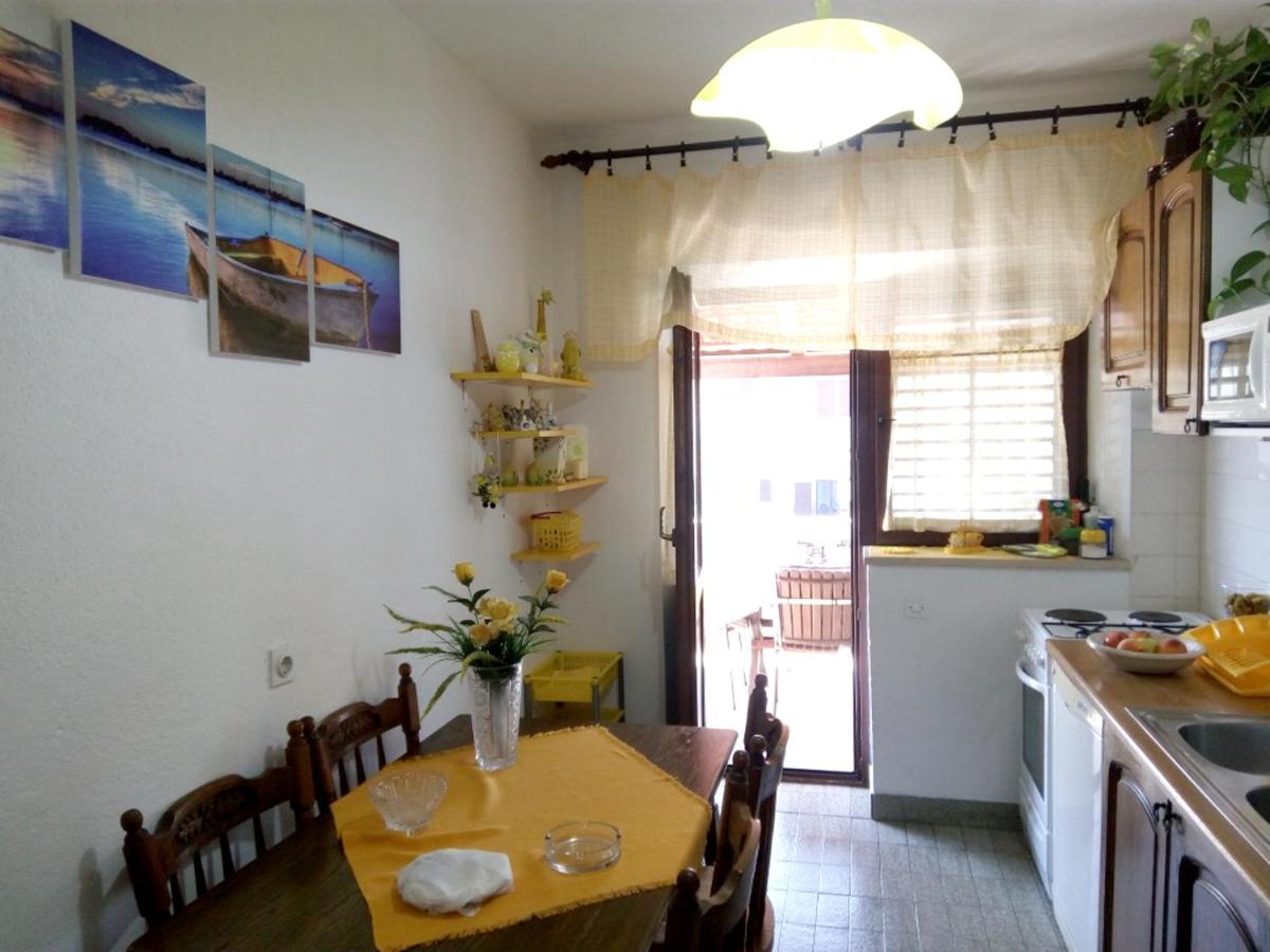 2 bedrooms appartement at Supetar 100 m away from the beach with sea view furnished garden and wifi