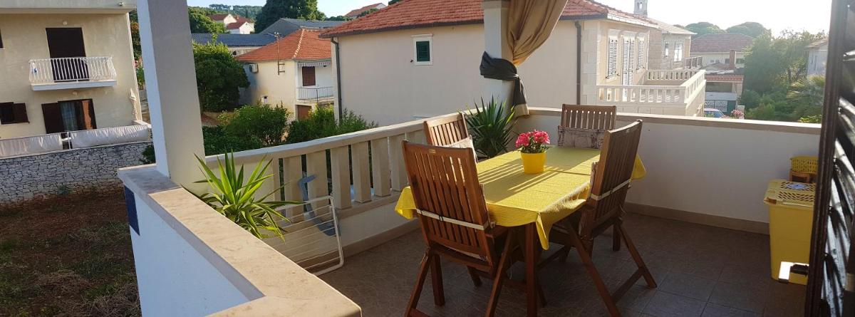 2 bedrooms appartement at Supetar 100 m away from the beach with sea view furnished garden and wifi
