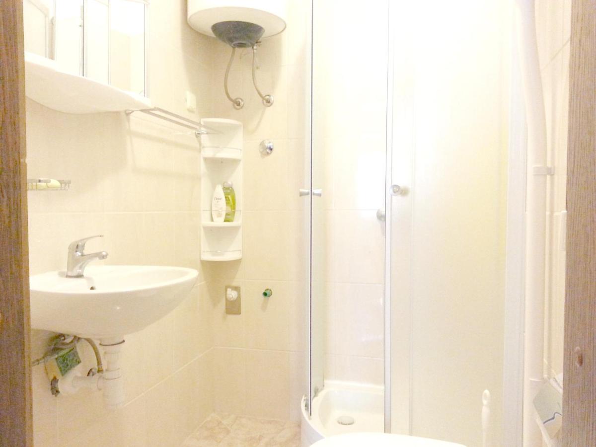 2 bedrooms appartement at Supetar 100 m away from the beach with sea view furnished garden and wifi