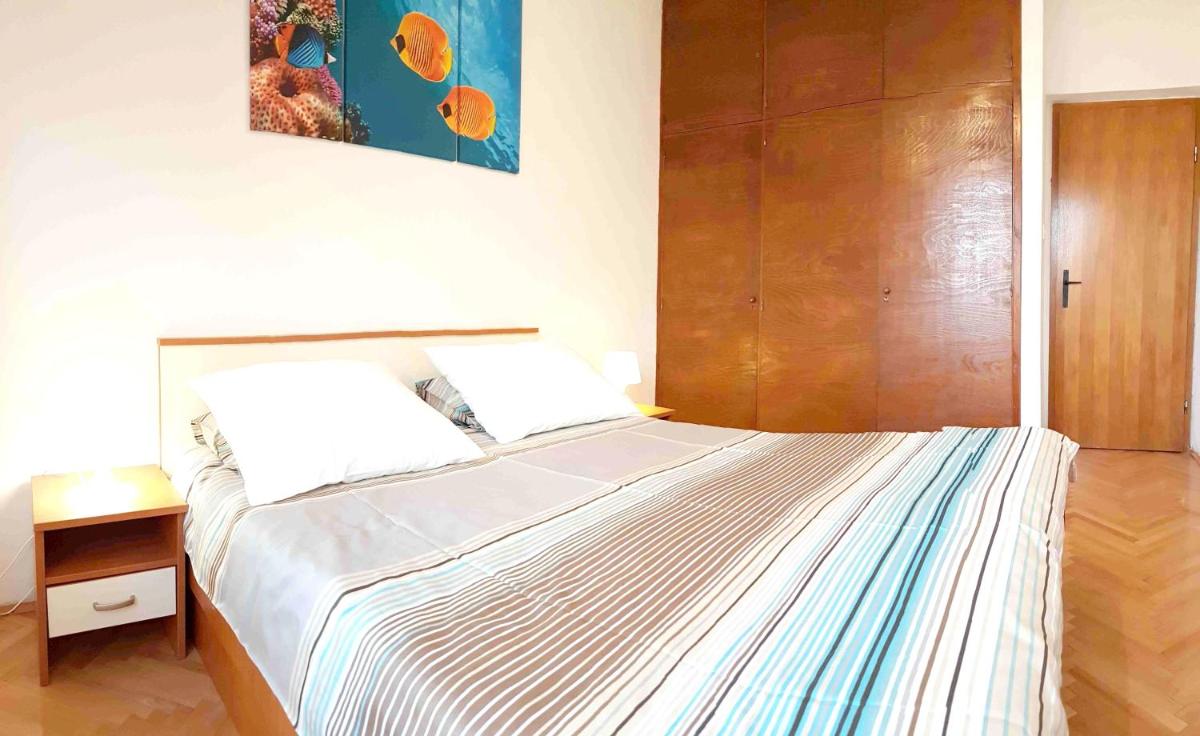 2 bedrooms appartement at Supetar 100 m away from the beach with sea view furnished garden and wifi