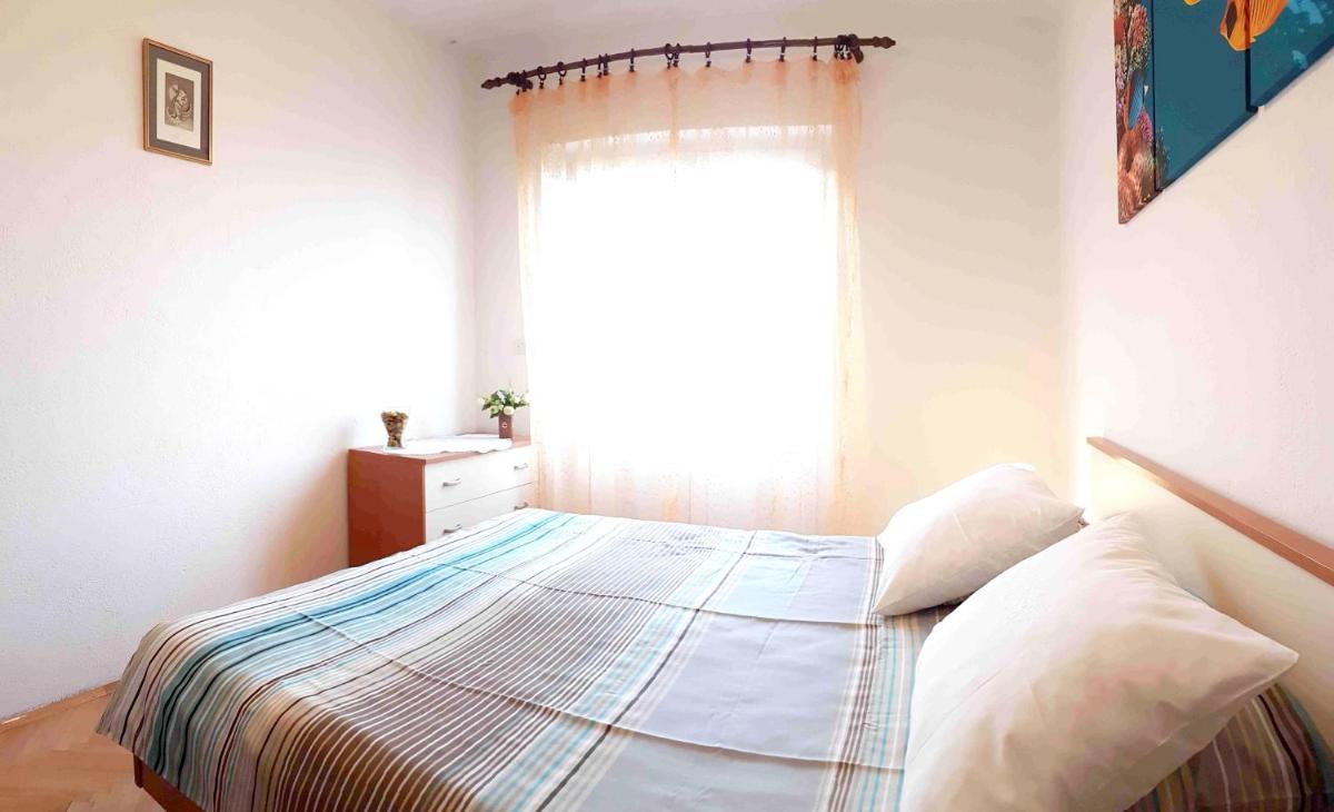 2 bedrooms appartement at Supetar 100 m away from the beach with sea view furnished garden and wifi