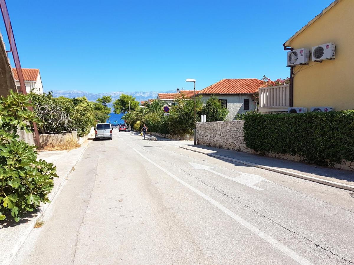 2 bedrooms appartement at Supetar 100 m away from the beach with sea view furnished garden and wifi