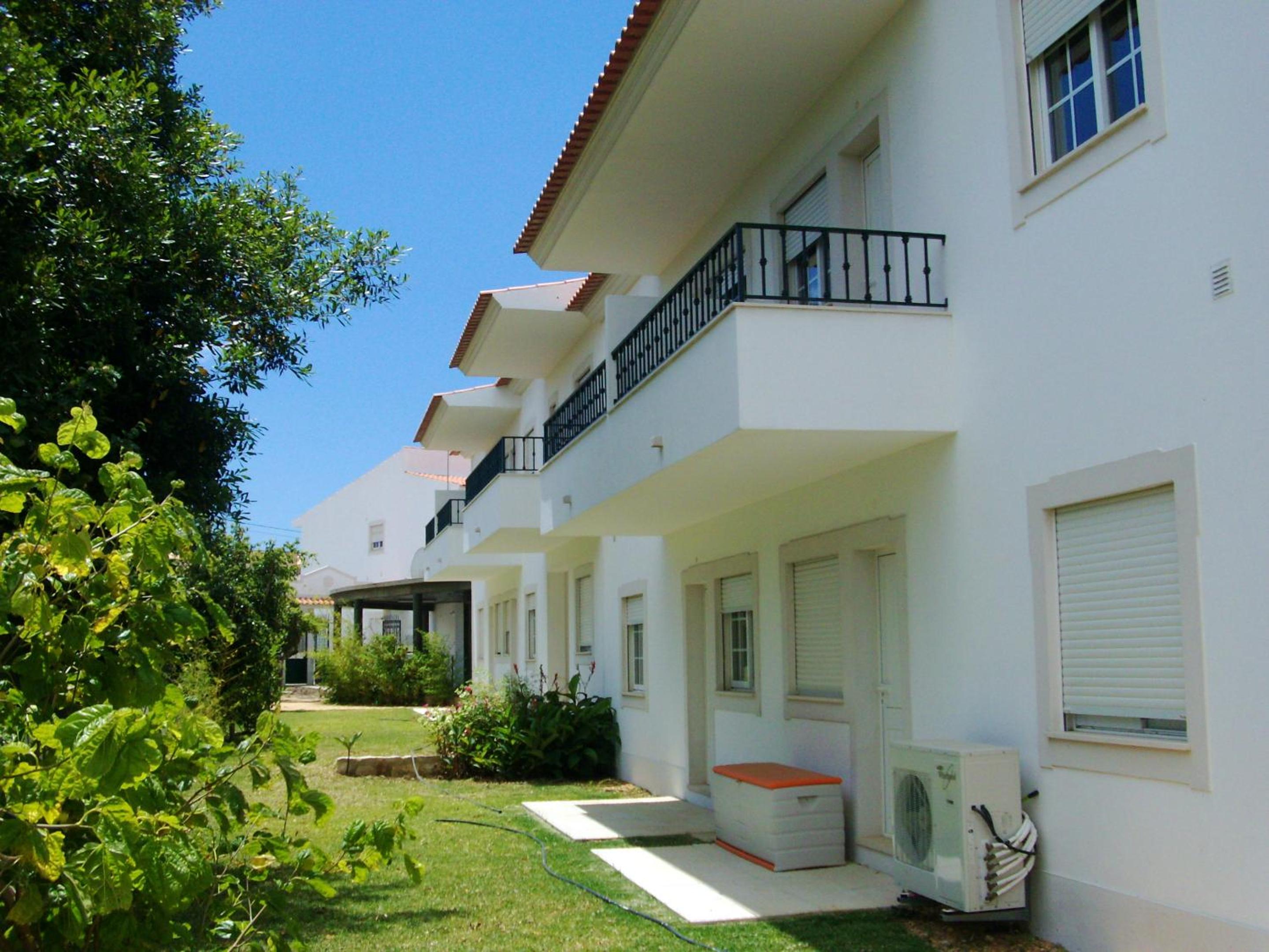 Spacious apartment in Albufeira 80 m² with shared pool view 3
