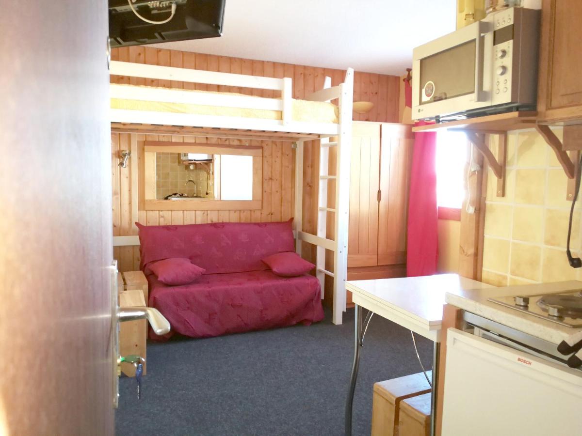 Studio a Plagne Village a 10 m des pistes avec balcon amenage view 2