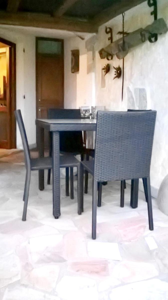 2 bedrooms appartement with sea view enclosed garden and wifi at Olbia 6 km away from the beach