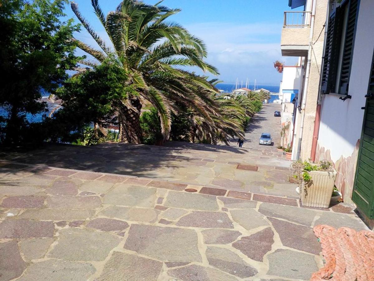 One bedroom appartement at Calasetta 50 m away from the beach with furnished terrace