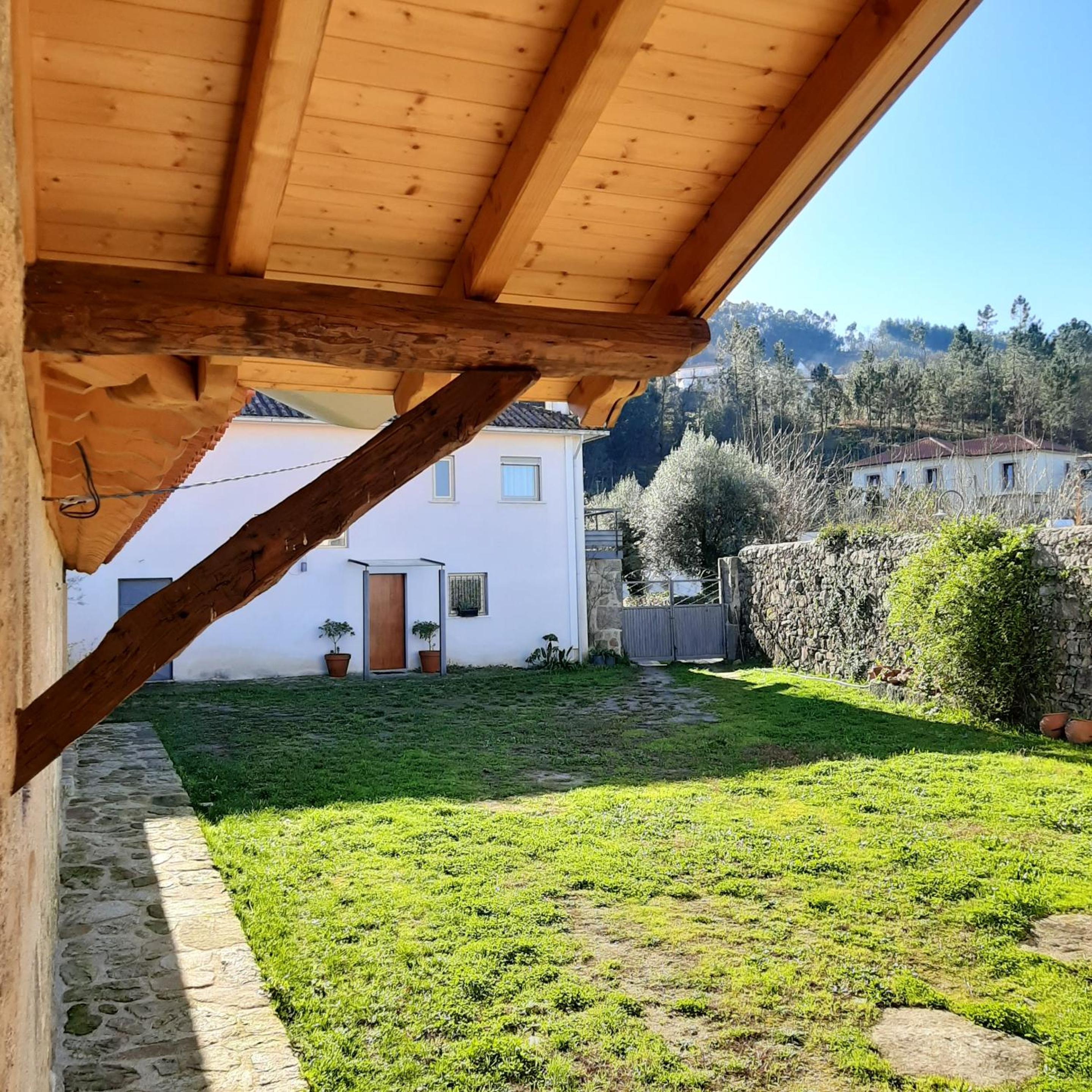 Beautiful villa in Póvoa de Lanhoso with pool and garden