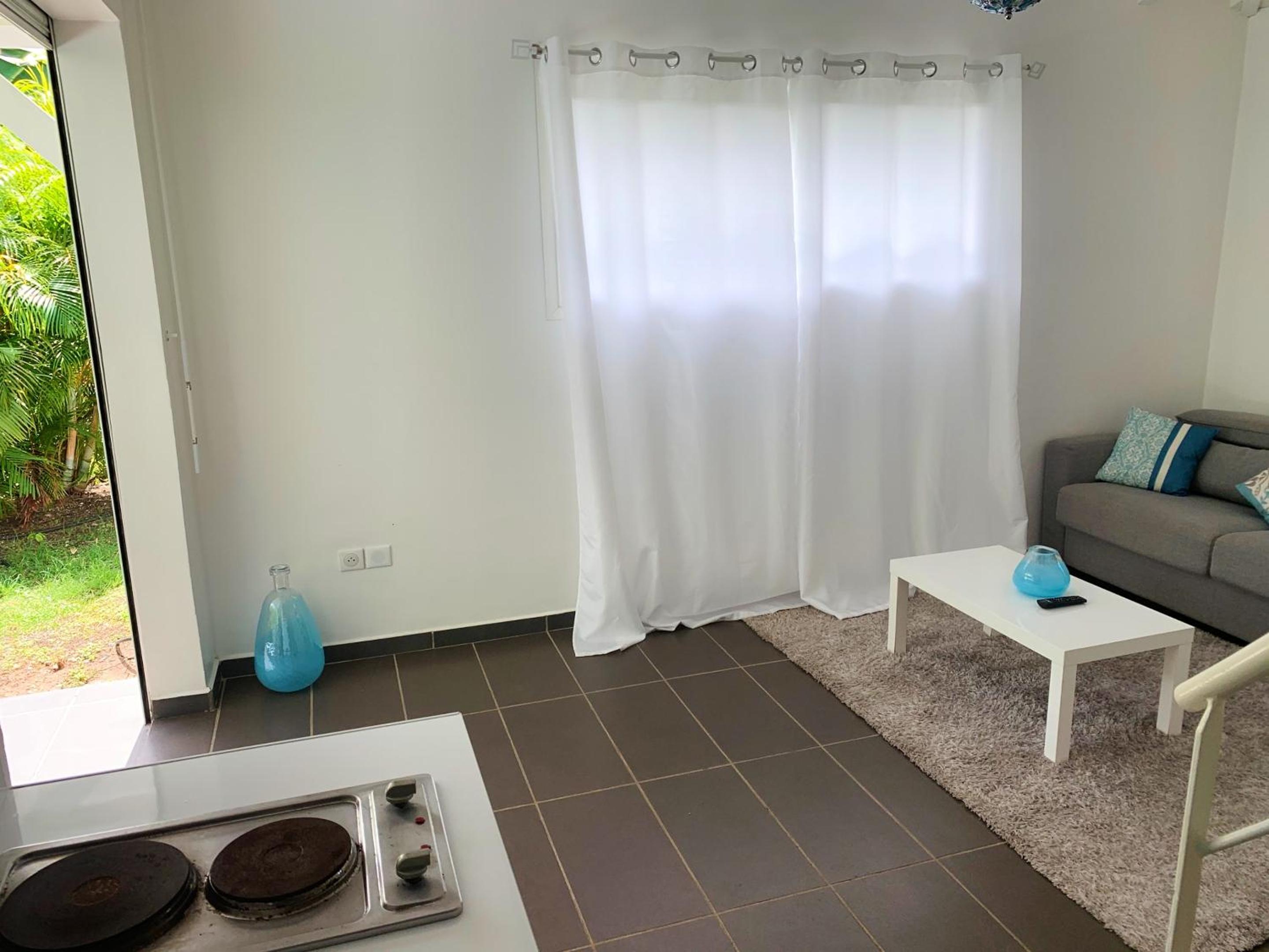 Appartement charmant Le Moule + piscine
