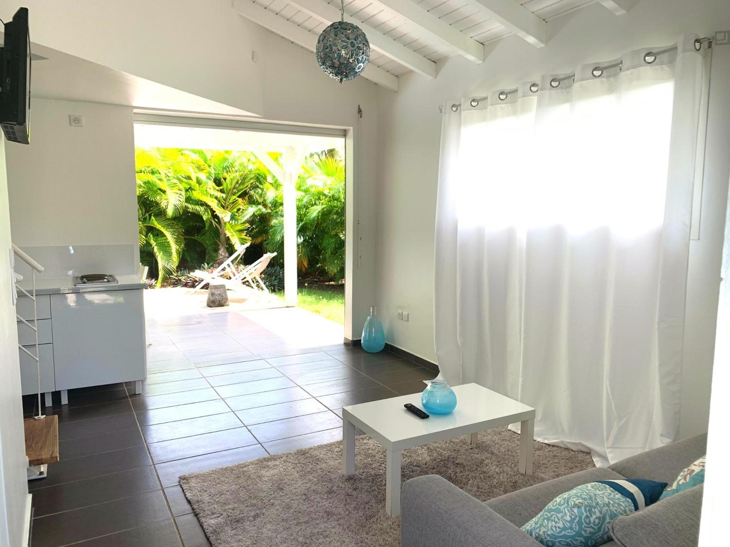 Appartement charmant Le Moule + piscine