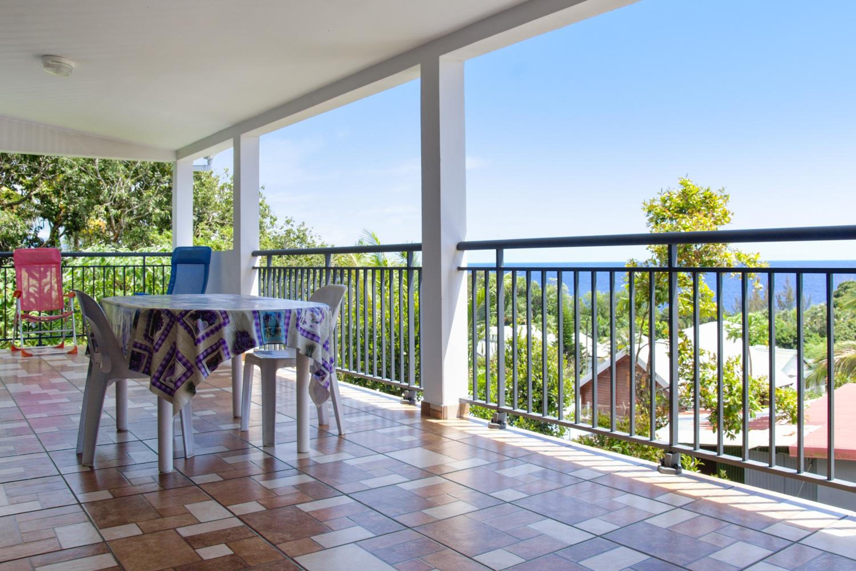 Maison confortable avec vue sur mer à Sainte-Rose + jardin view 4