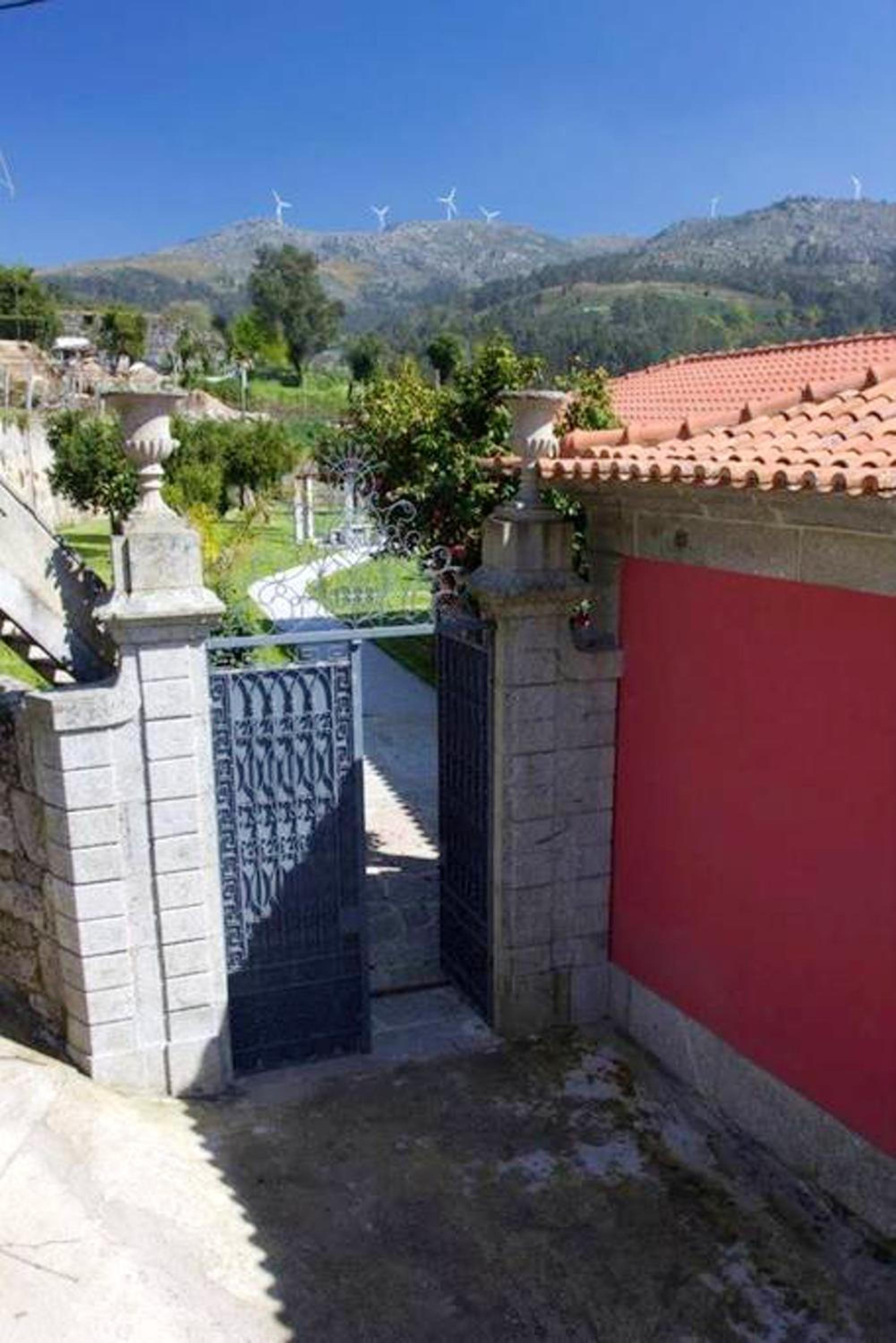 Welcoming Villa with Mountain View in Sobradelo da Goma view 5