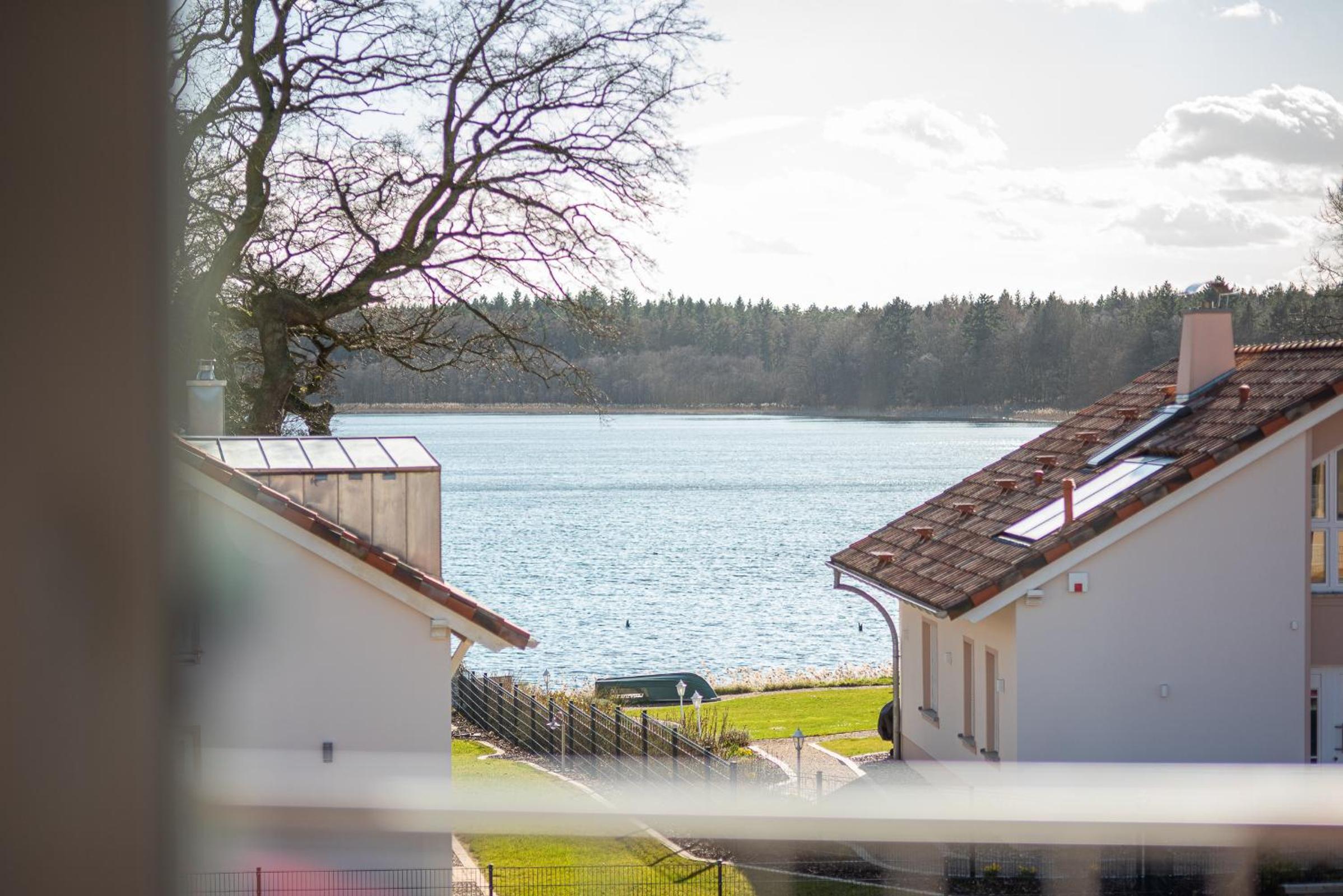 Ferienhaus-See-Sauna-Kamin-Hund mit E-Ladestation