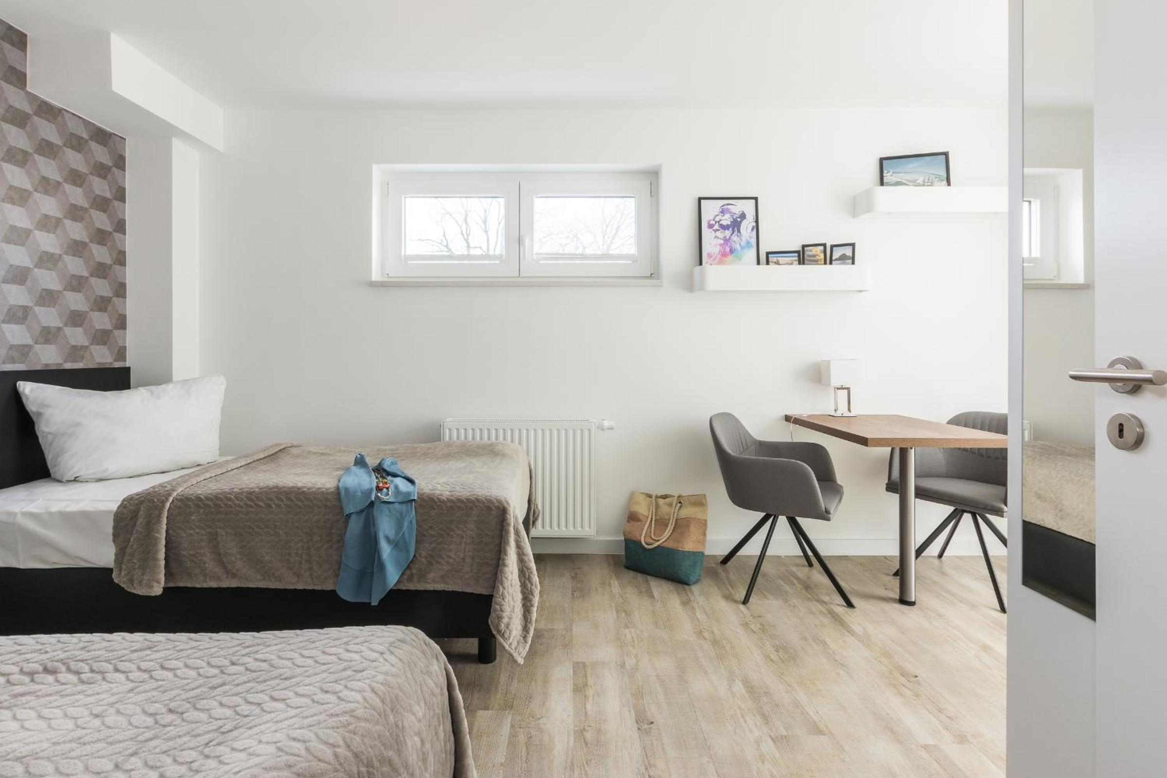 Ferienhaus-See-Sauna-Kamin-Hund mit E-Ladestation