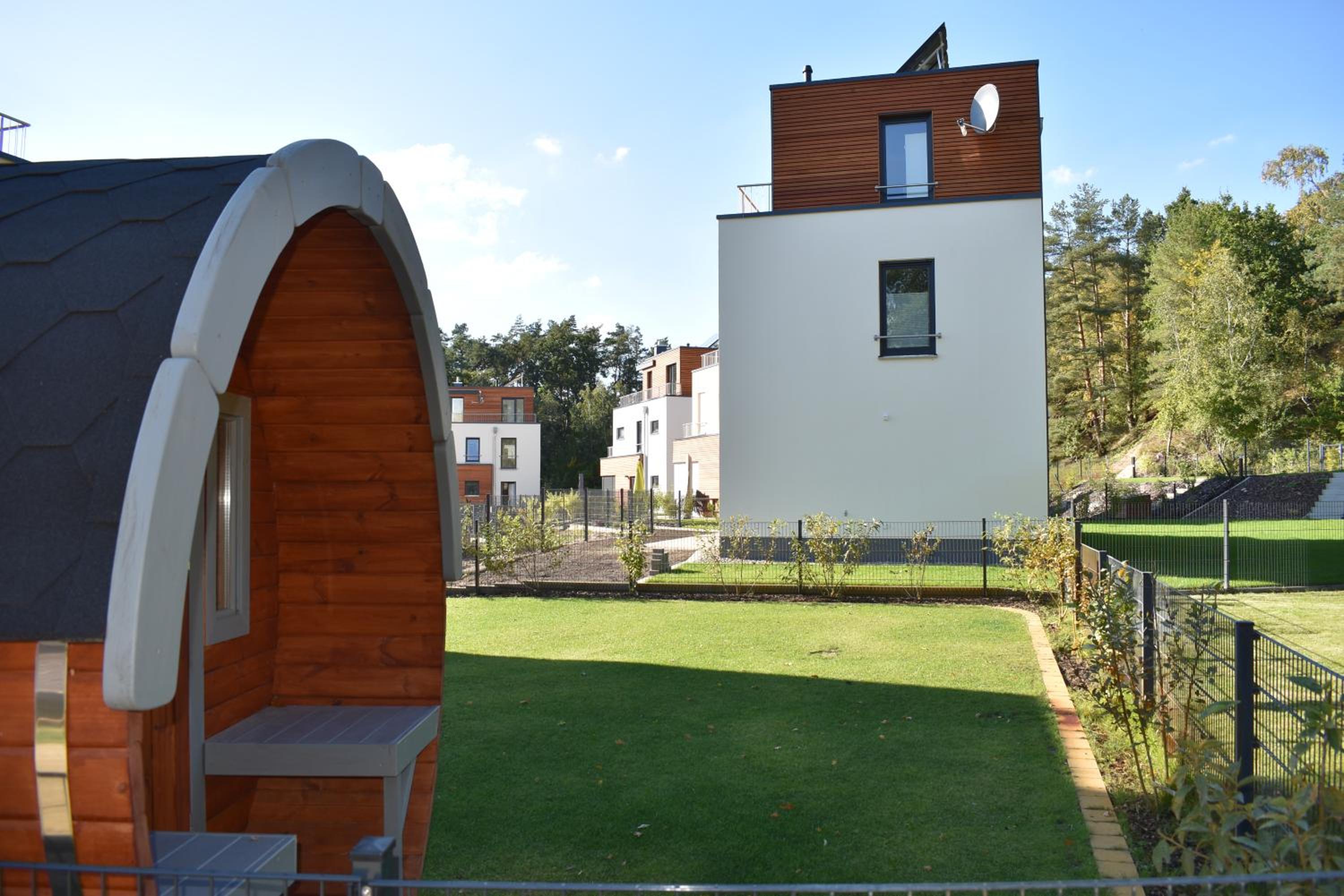 Ferienhaus-See-Sauna-Kamin-Hund mit E-Ladestation