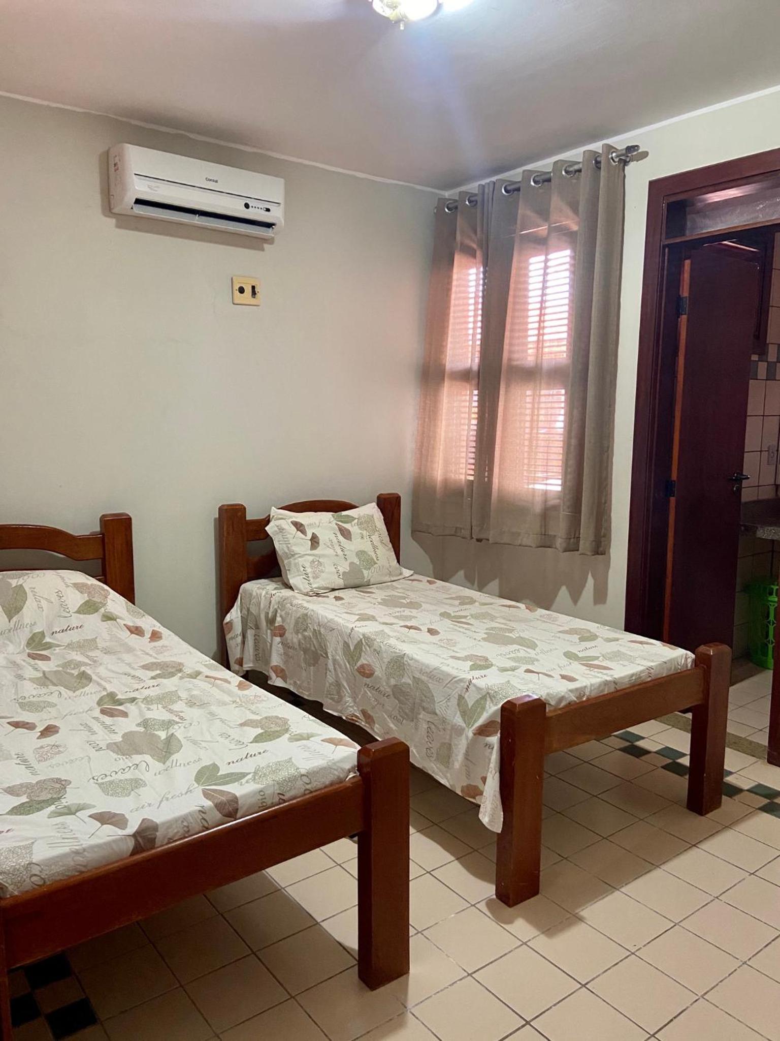 Linda casa Porto das Dunas: 4 suítes, churrasqueira e piscina