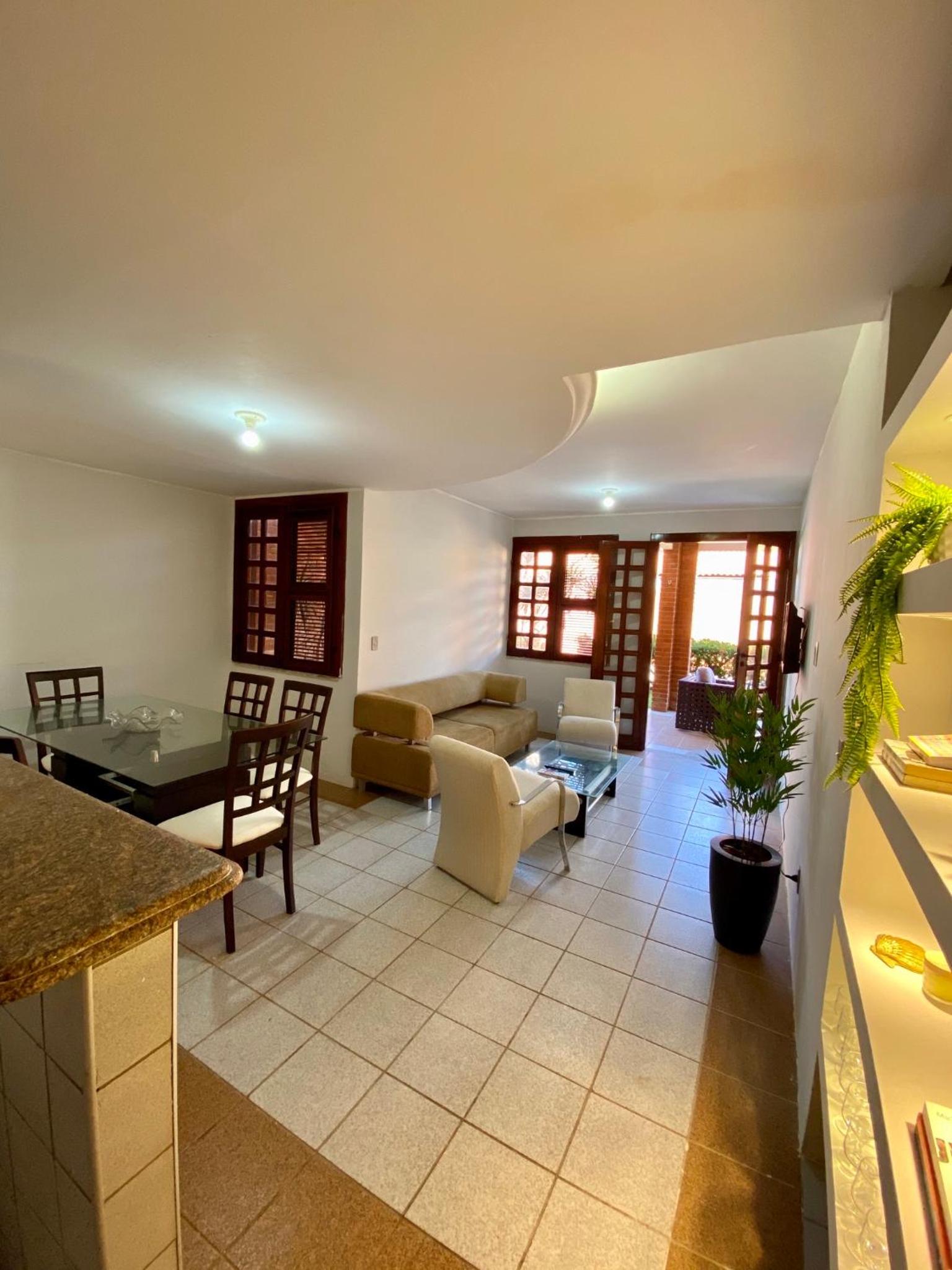 Linda casa Porto das Dunas: 4 suítes, churrasqueira e piscina