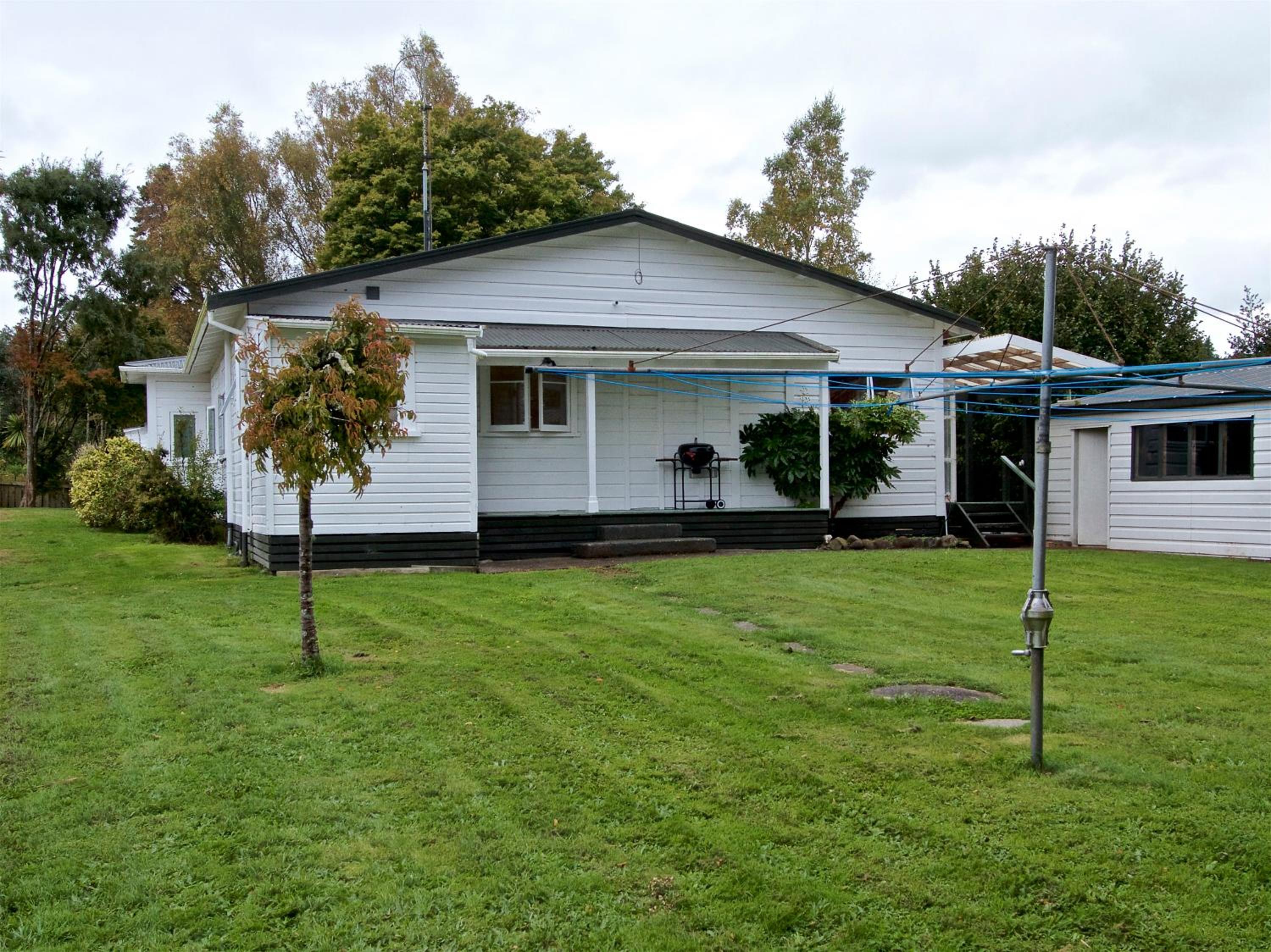St Marys Vicarage Retreat - Raetihi Holiday Home view 2