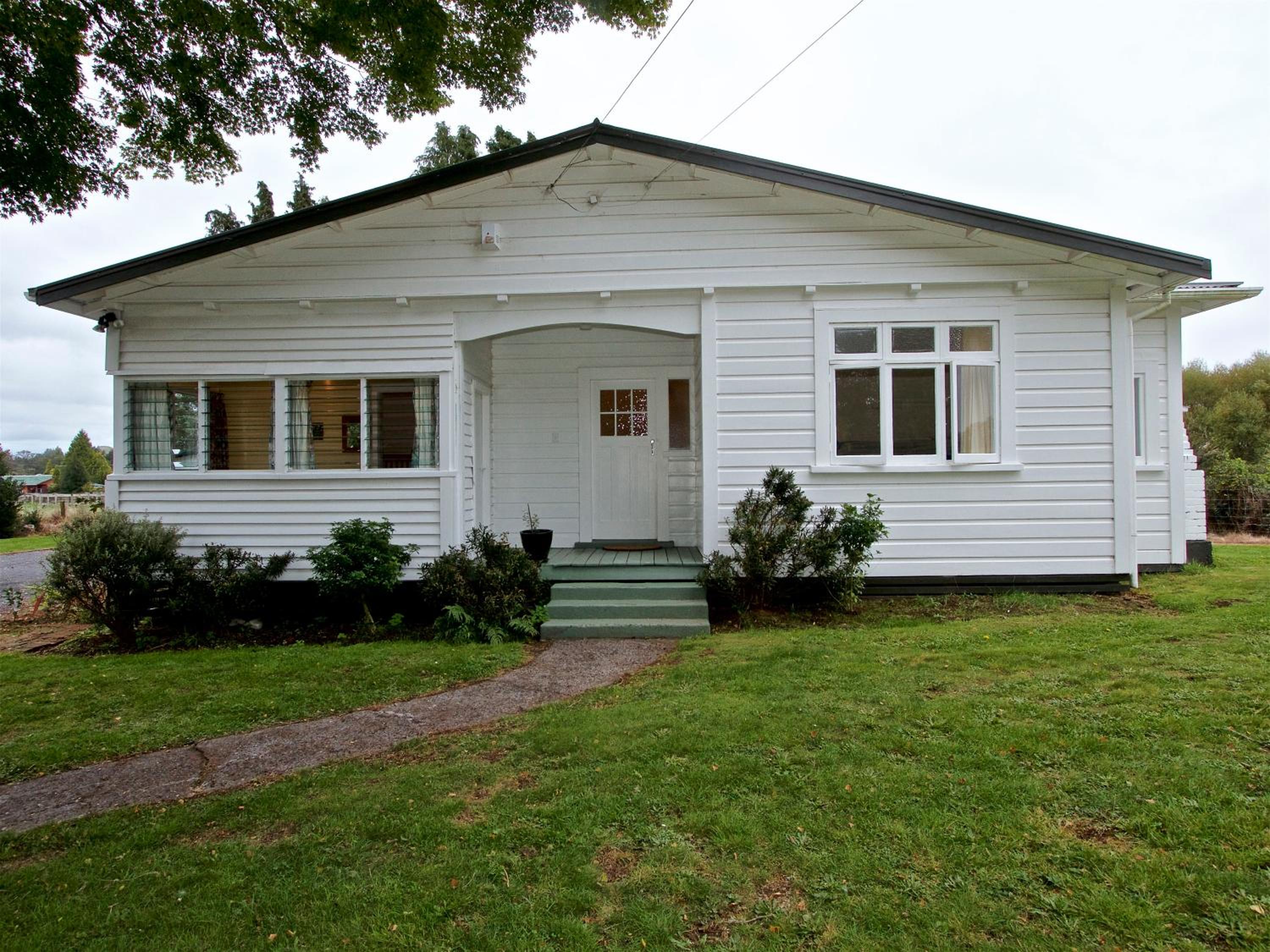 St Marys Vicarage Retreat - Raetihi Holiday Home view 3