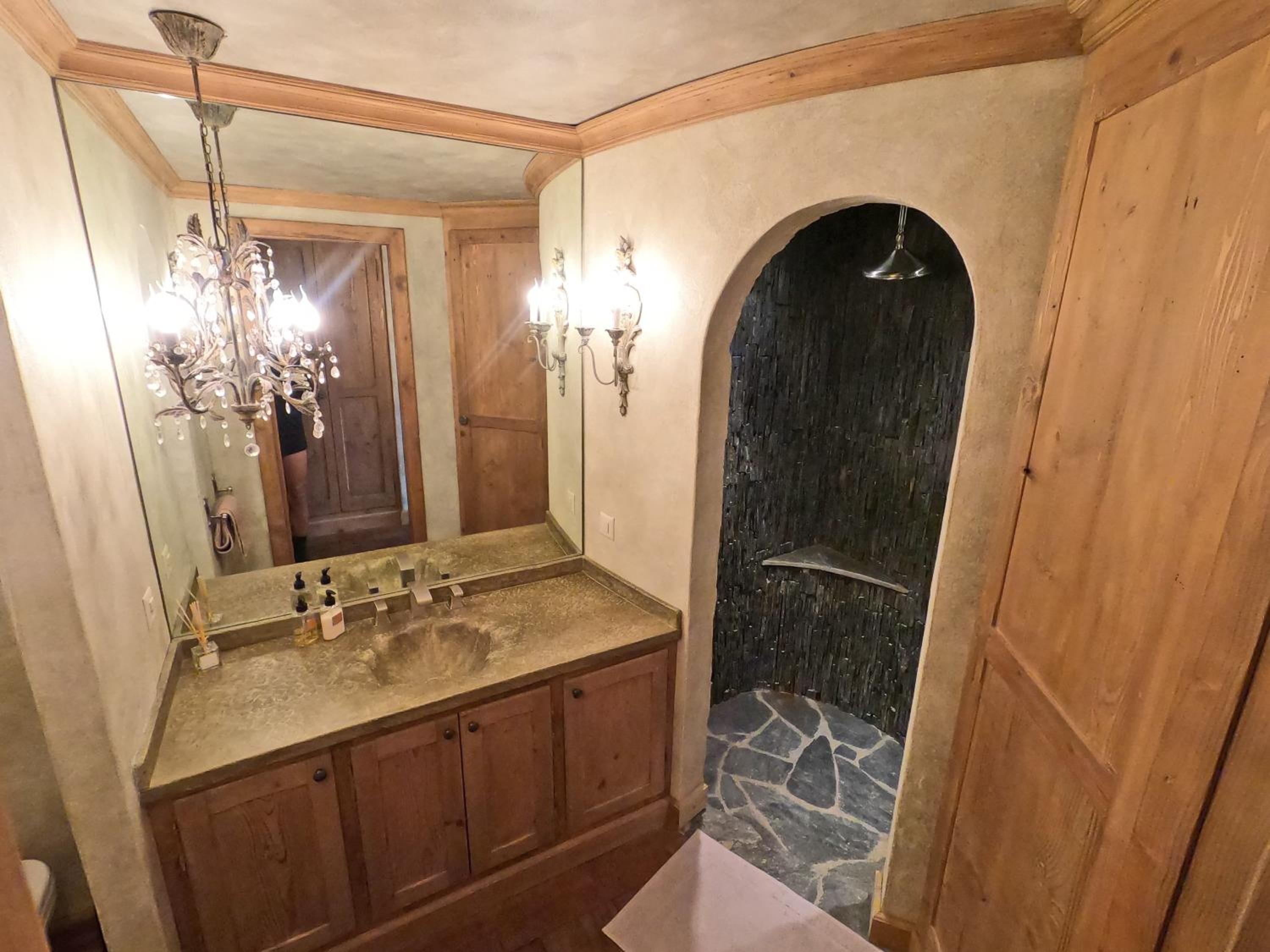 Beautiful apartment over the mountain view 2