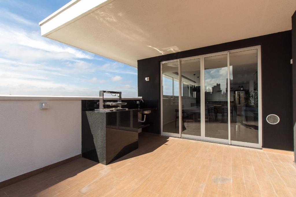 609-Apartamento Encantador, com 1 vaga de GARAGEM, Todo Mobiliado e Decorado, Edificio com Academia, Lavanderia, Excelente localização no Rebouças, Proximo view 5