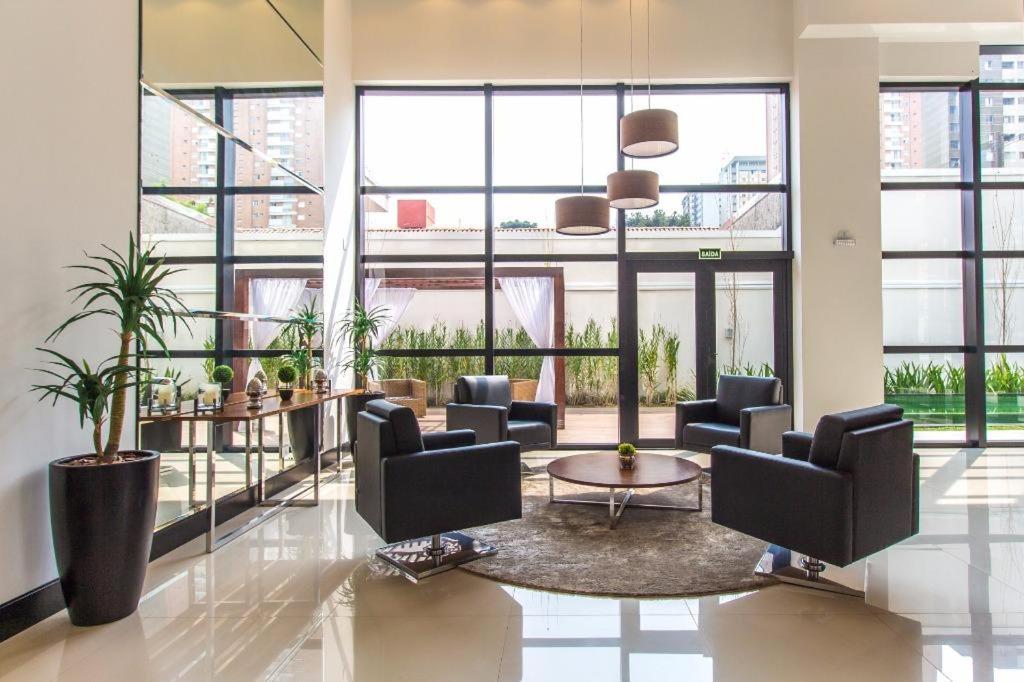609-Apartamento Encantador, com 1 vaga de GARAGEM, Todo Mobiliado e Decorado, Edificio com Academia, Lavanderia, Excelente localização no Rebouças, Proximo view 3