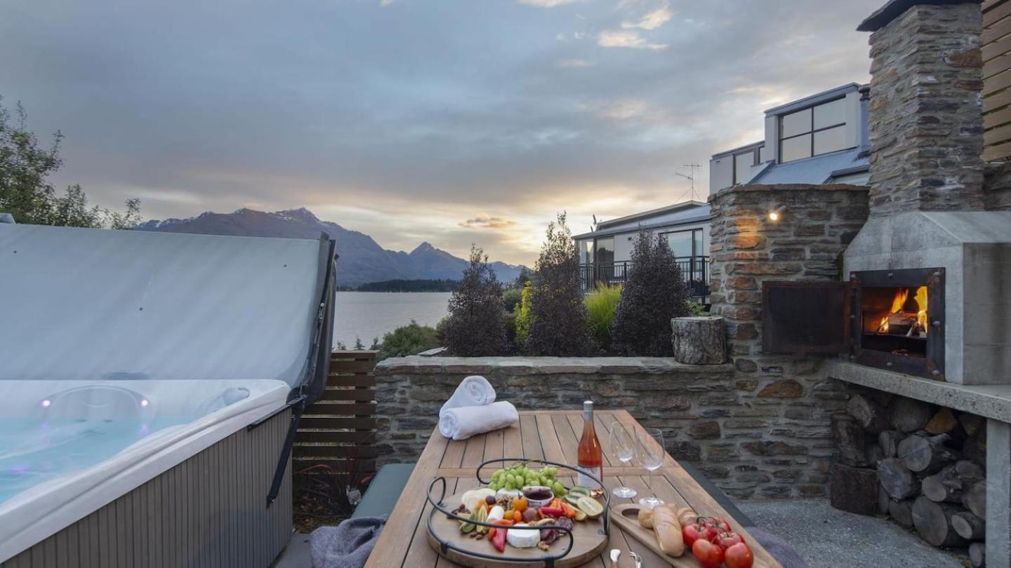 Kohanga Luxury Lakeside Villa by Amazing Accom view 2