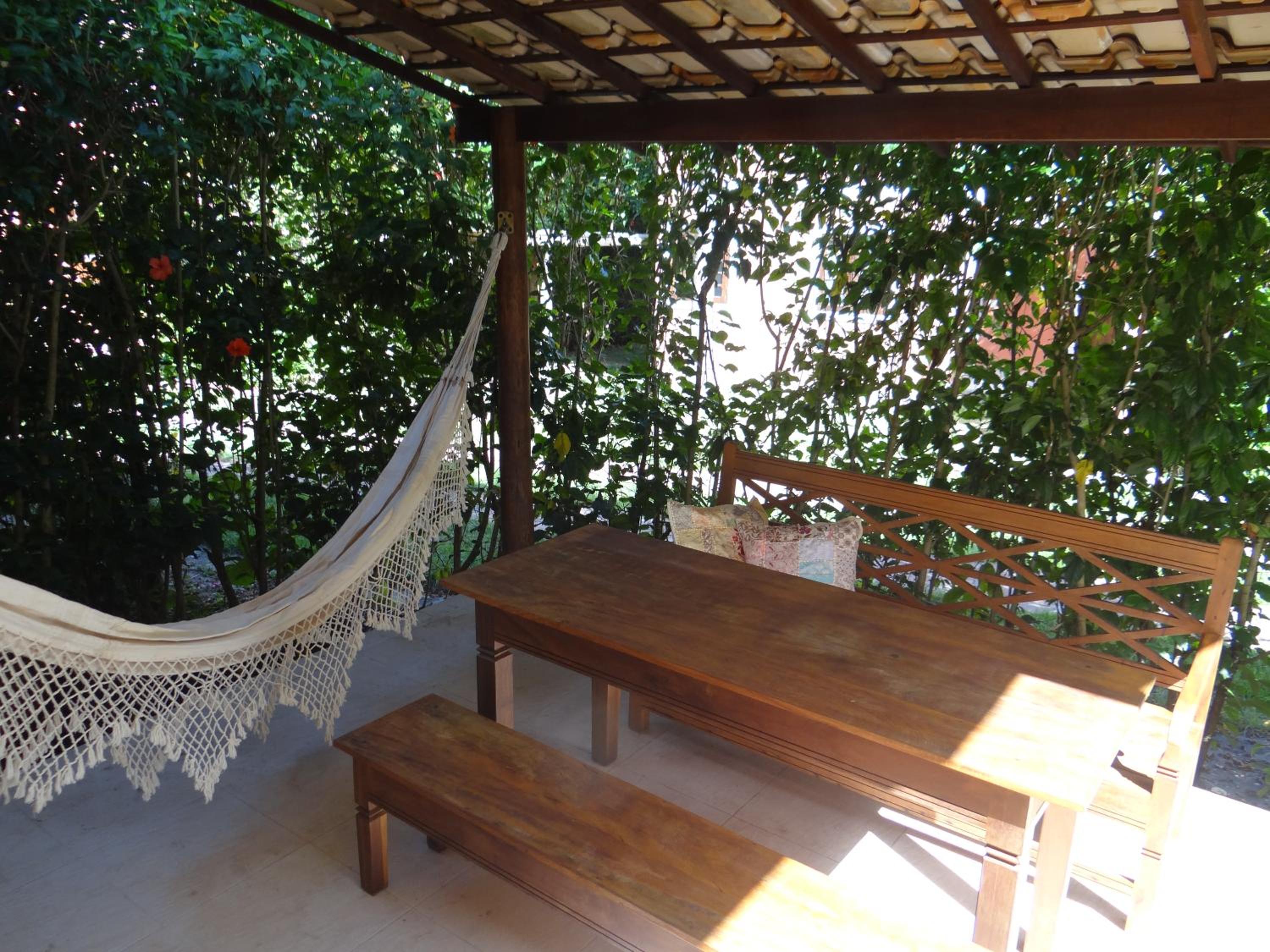 Casa confortável completa em condomínio