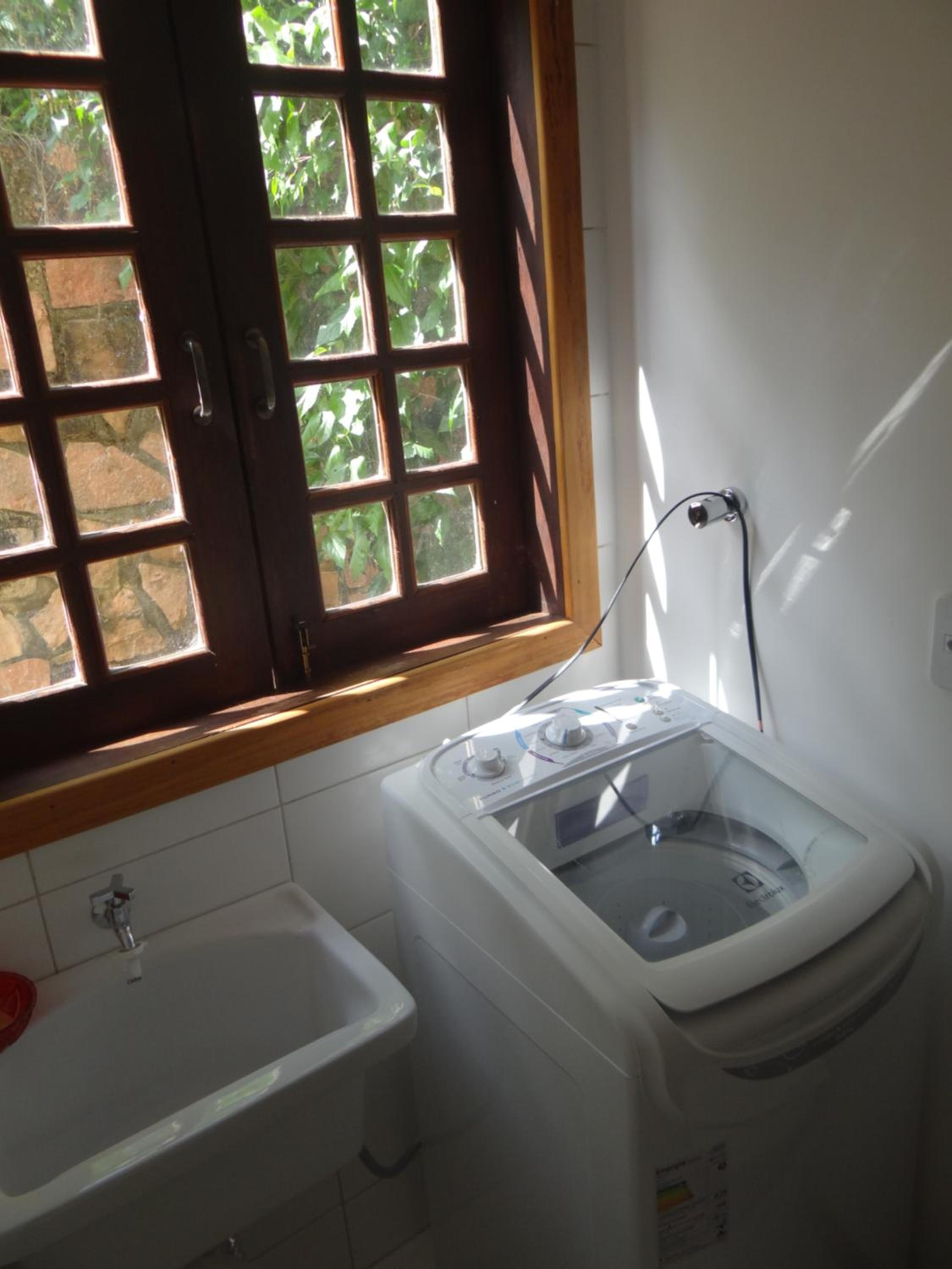 Casa confortável completa em condomínio