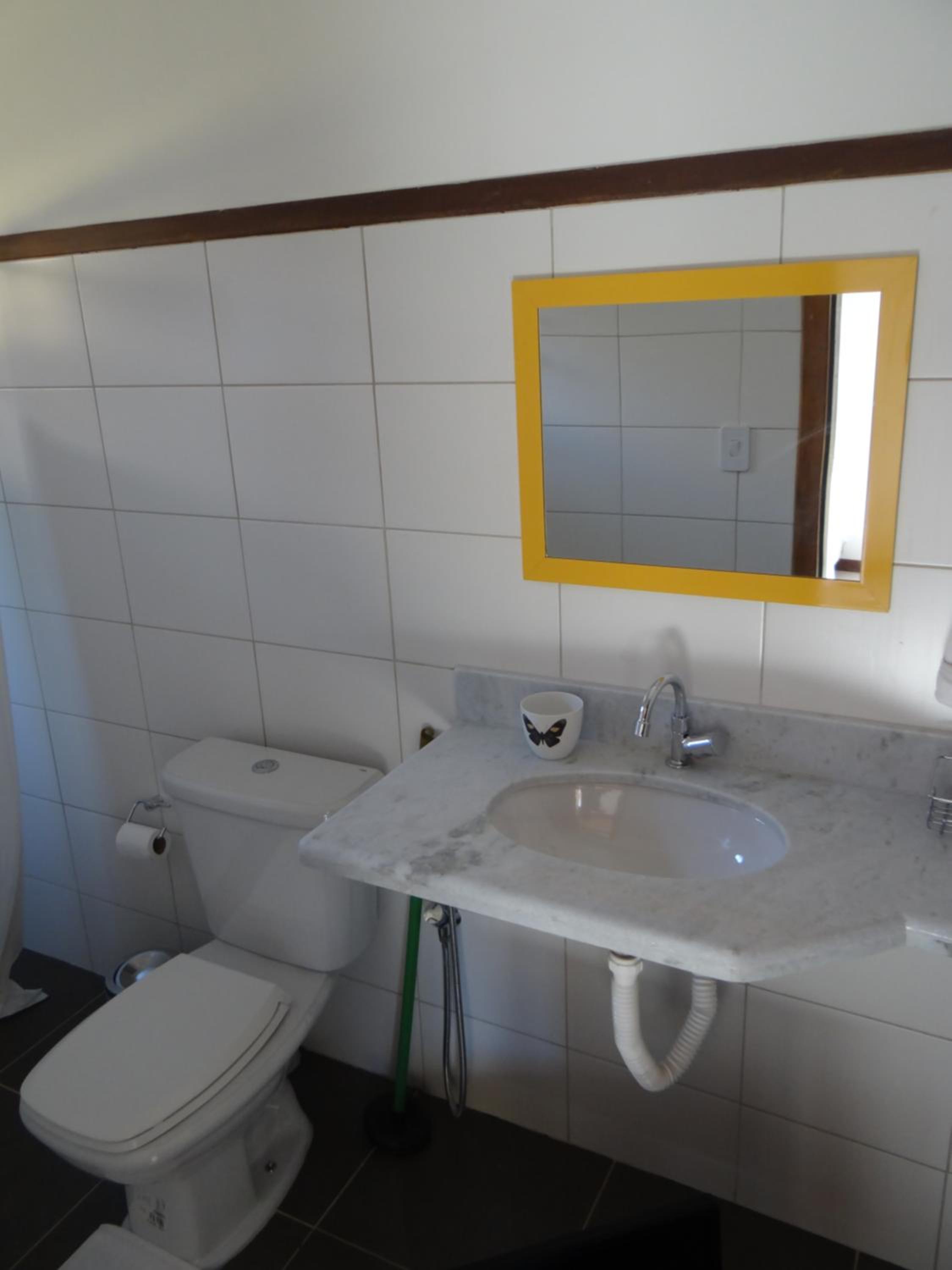 Casa confortável completa em condomínio