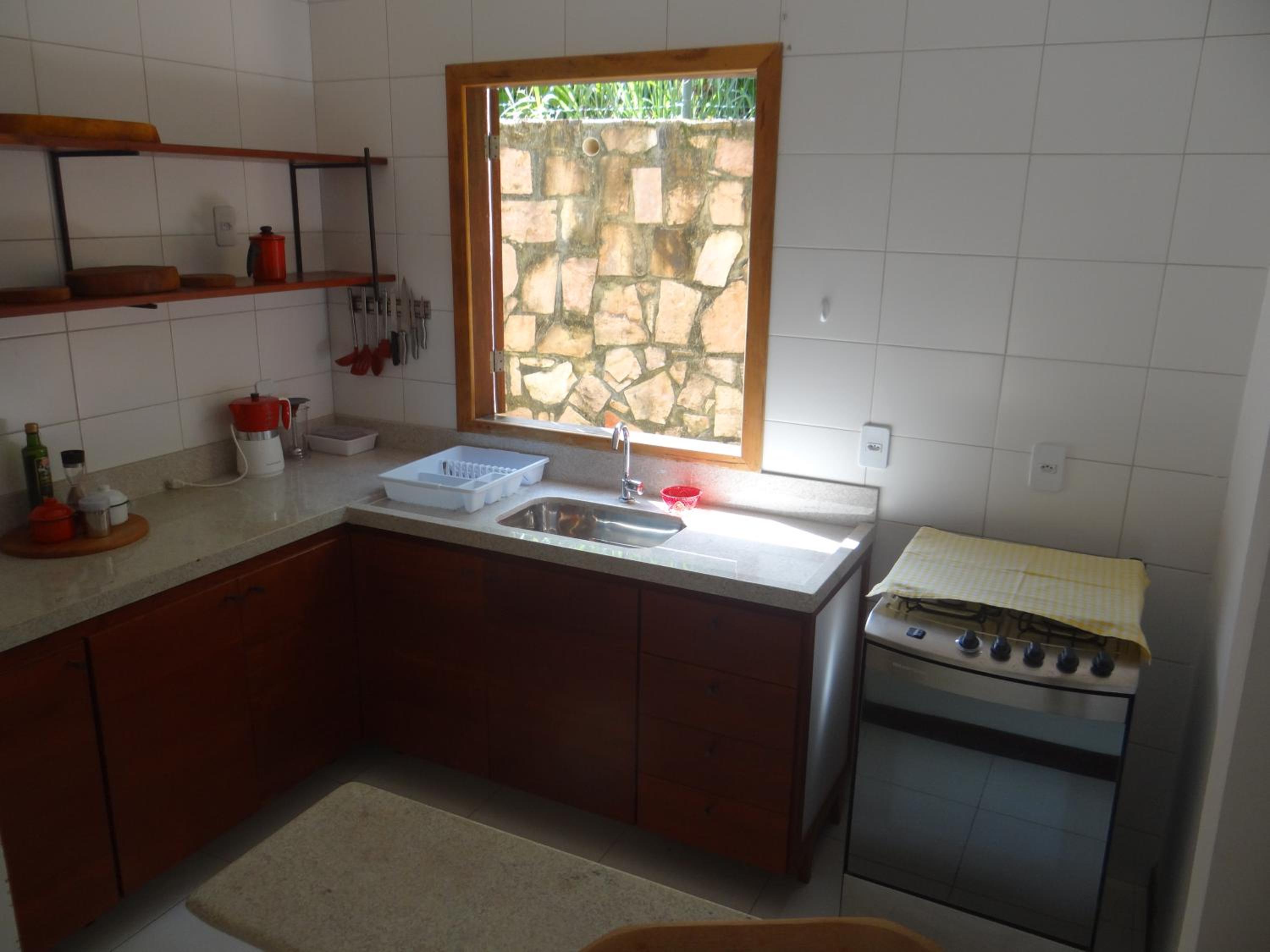 Casa confortável completa em condomínio