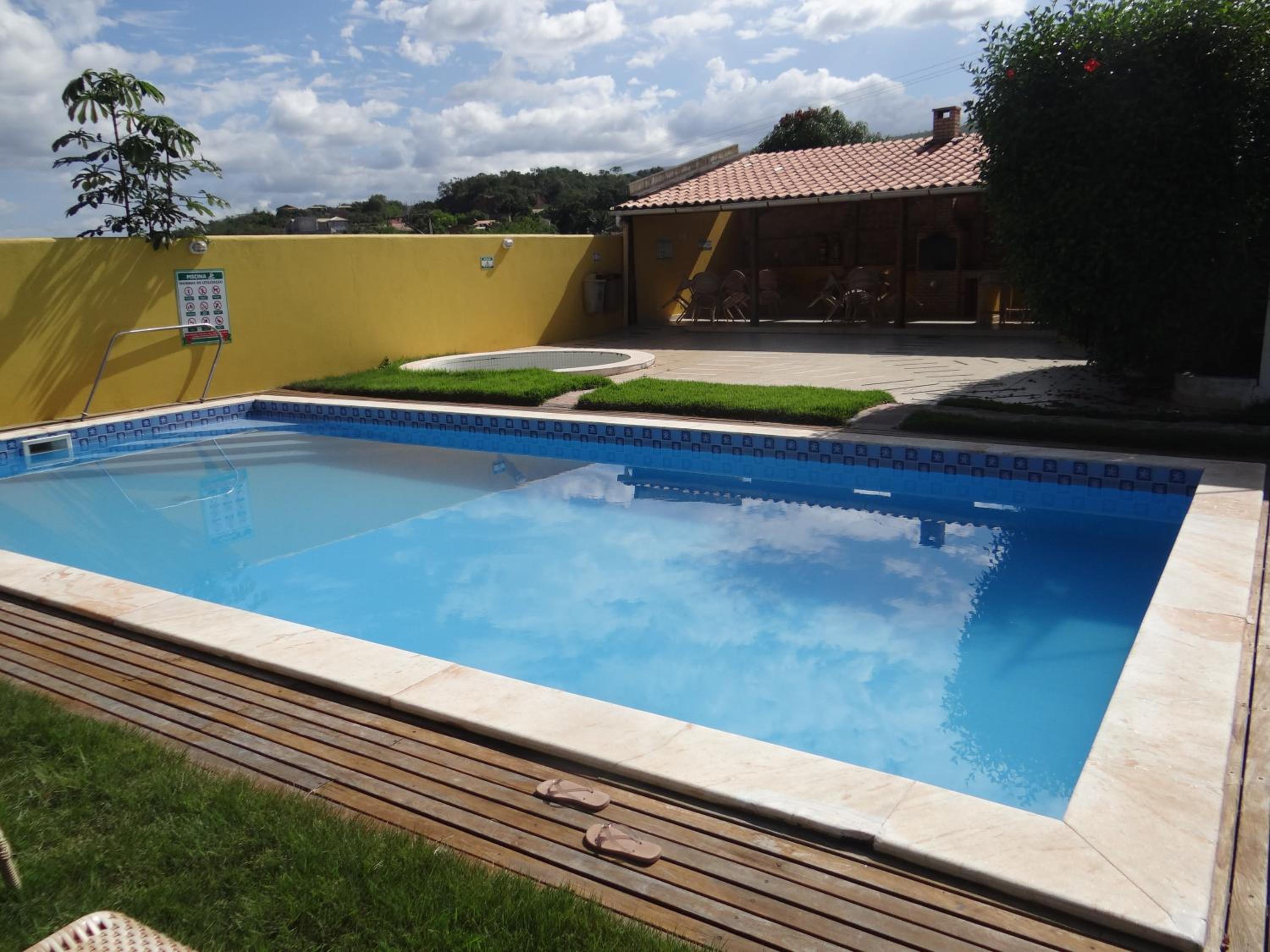 Casa confortável completa em condomínio