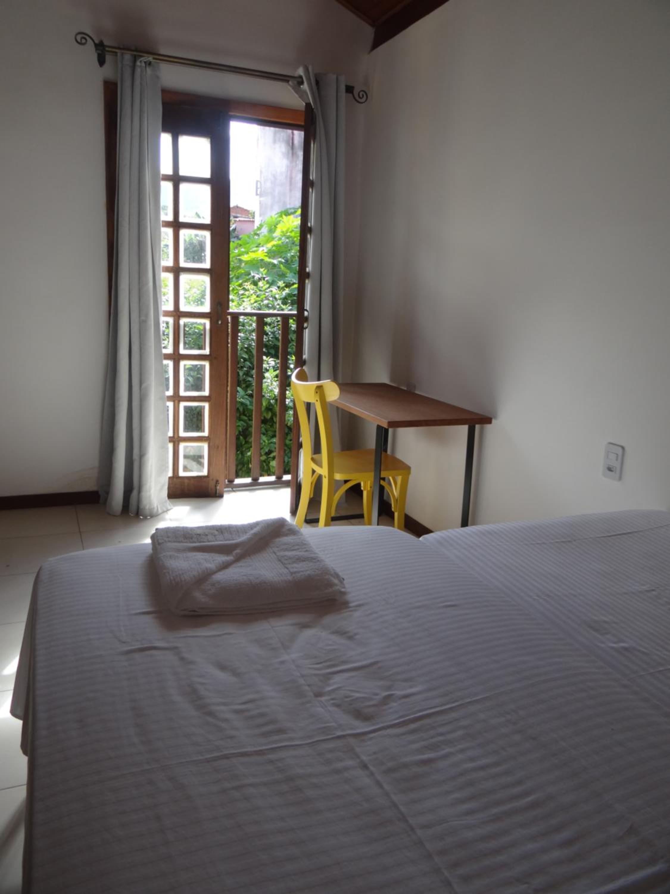 Casa confortável completa em condomínio