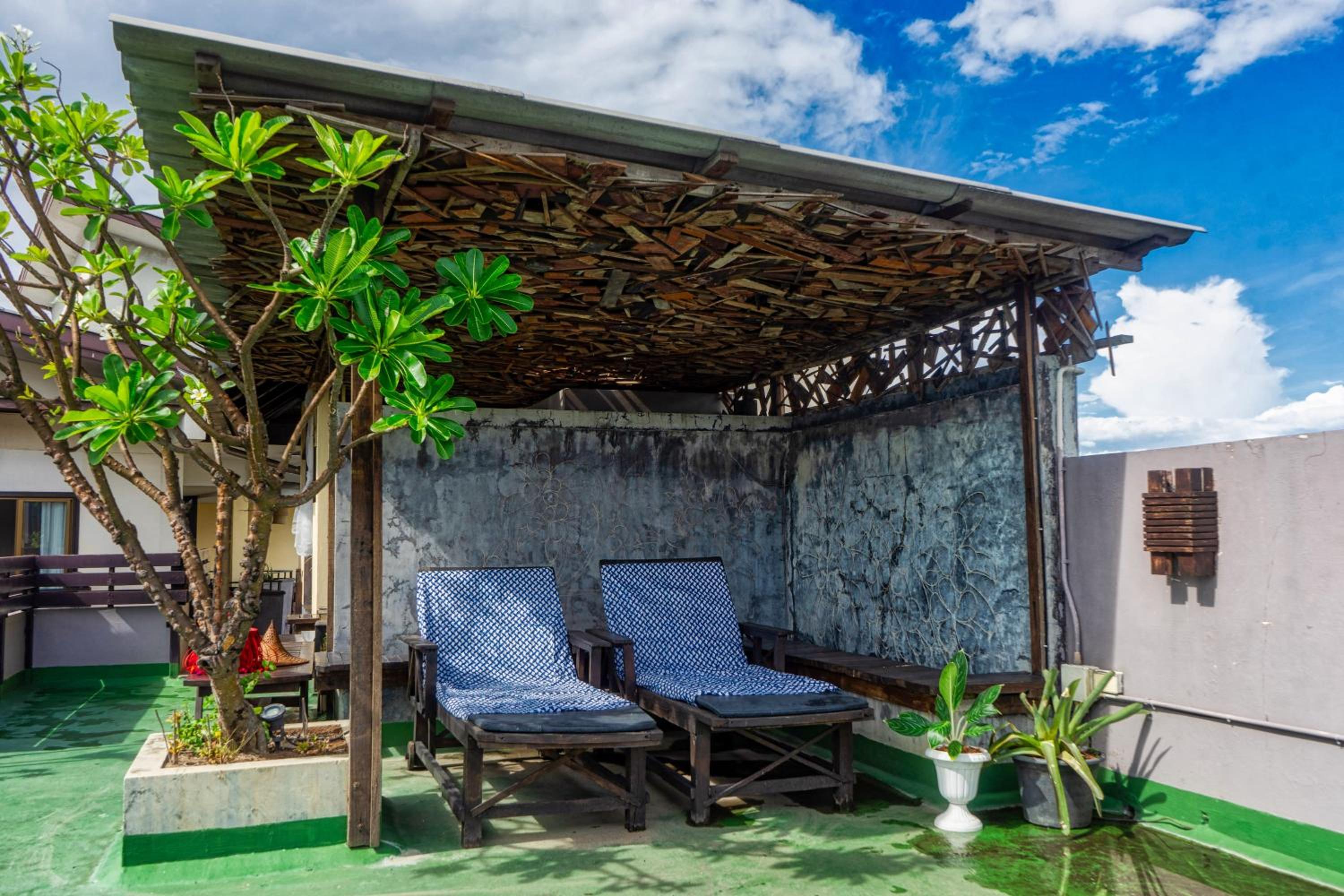 Ban Kong Rao Guesthouse - Quiet Santitham Oasis - Charming Garden & Mountain Views