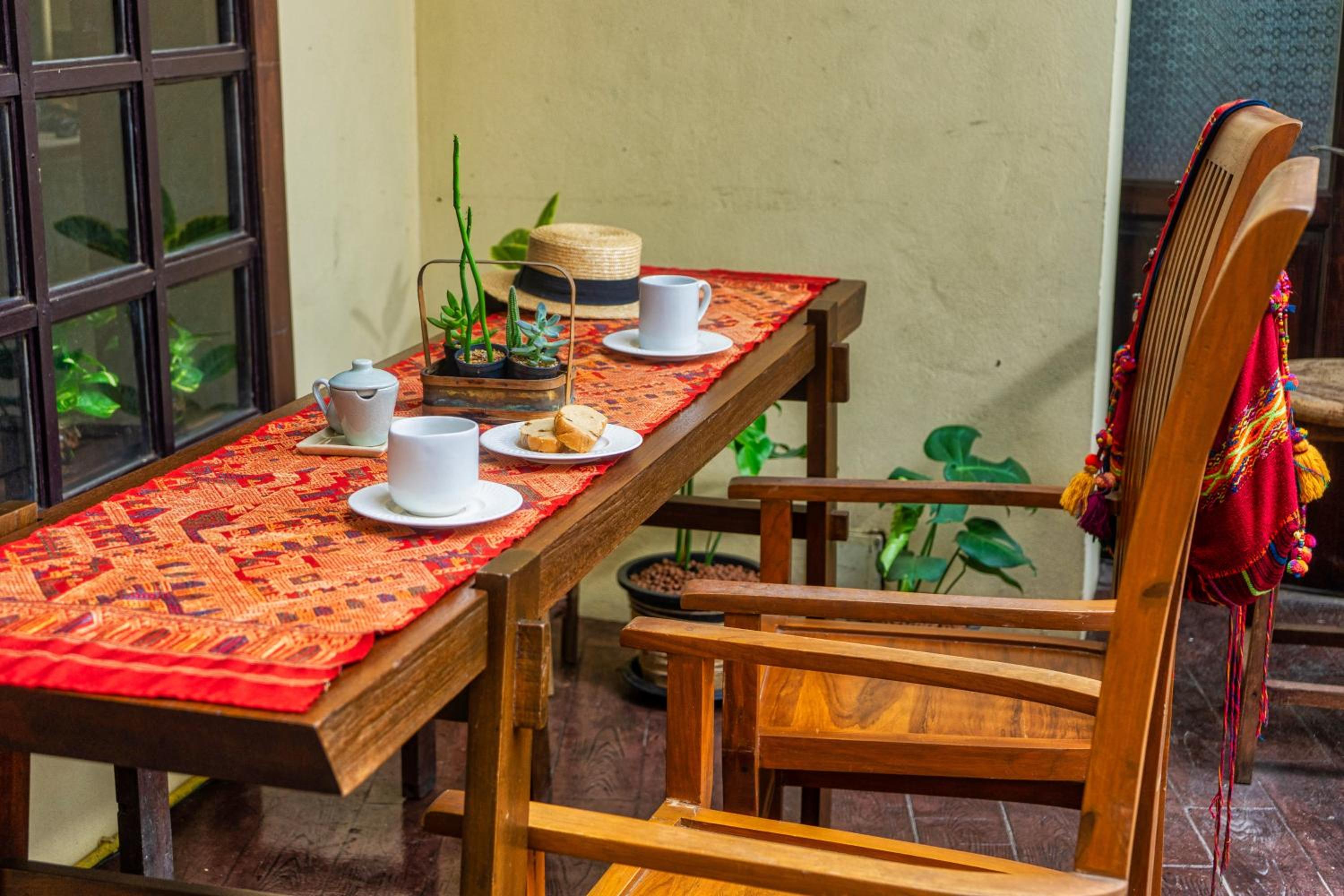 Ban Kong Rao Guesthouse - Quiet Santitham Oasis - Charming Garden & Mountain Views