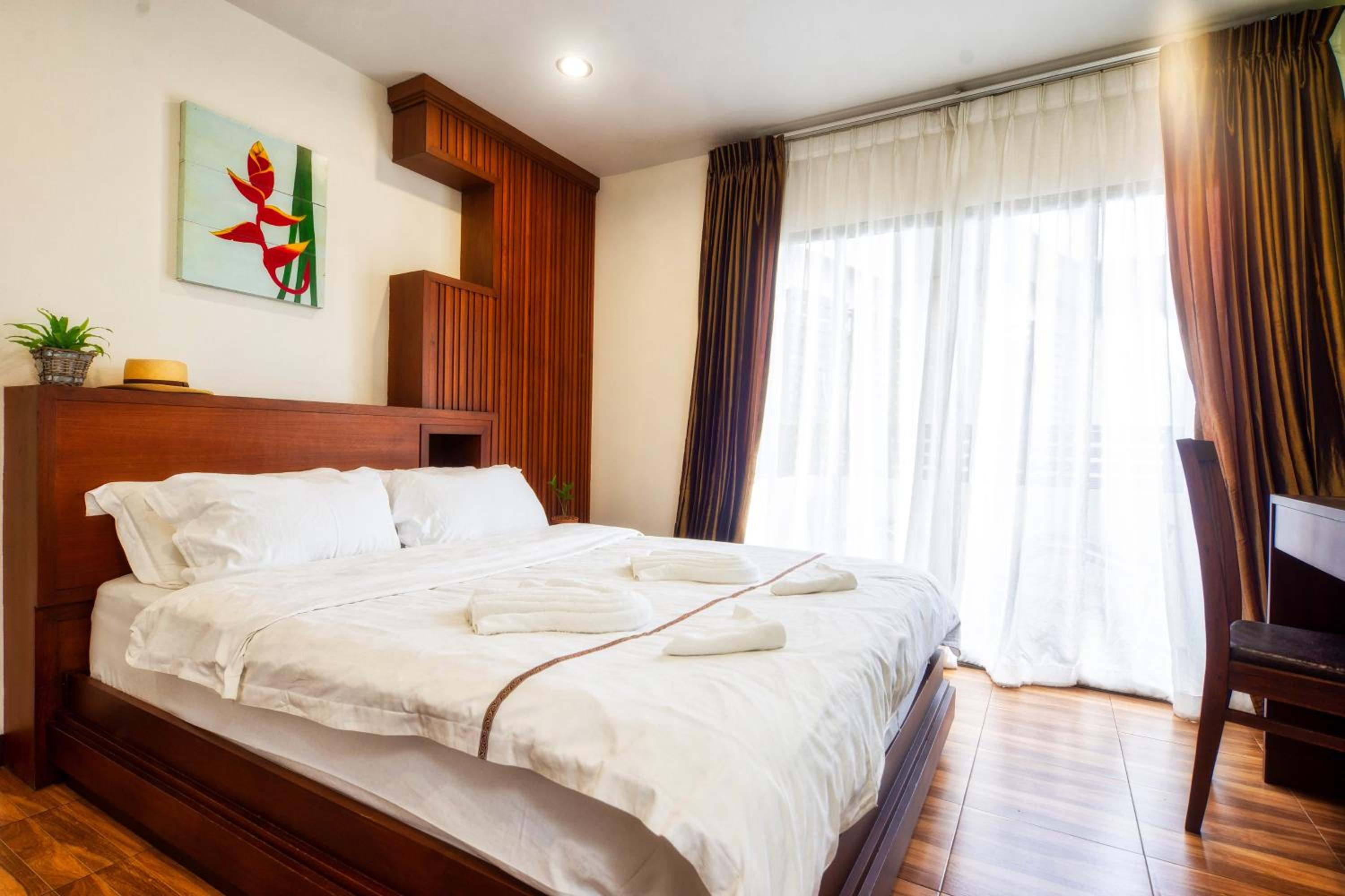 Ban Kong Rao Guesthouse - Quiet Santitham Oasis - Charming Garden & Mountain Views
