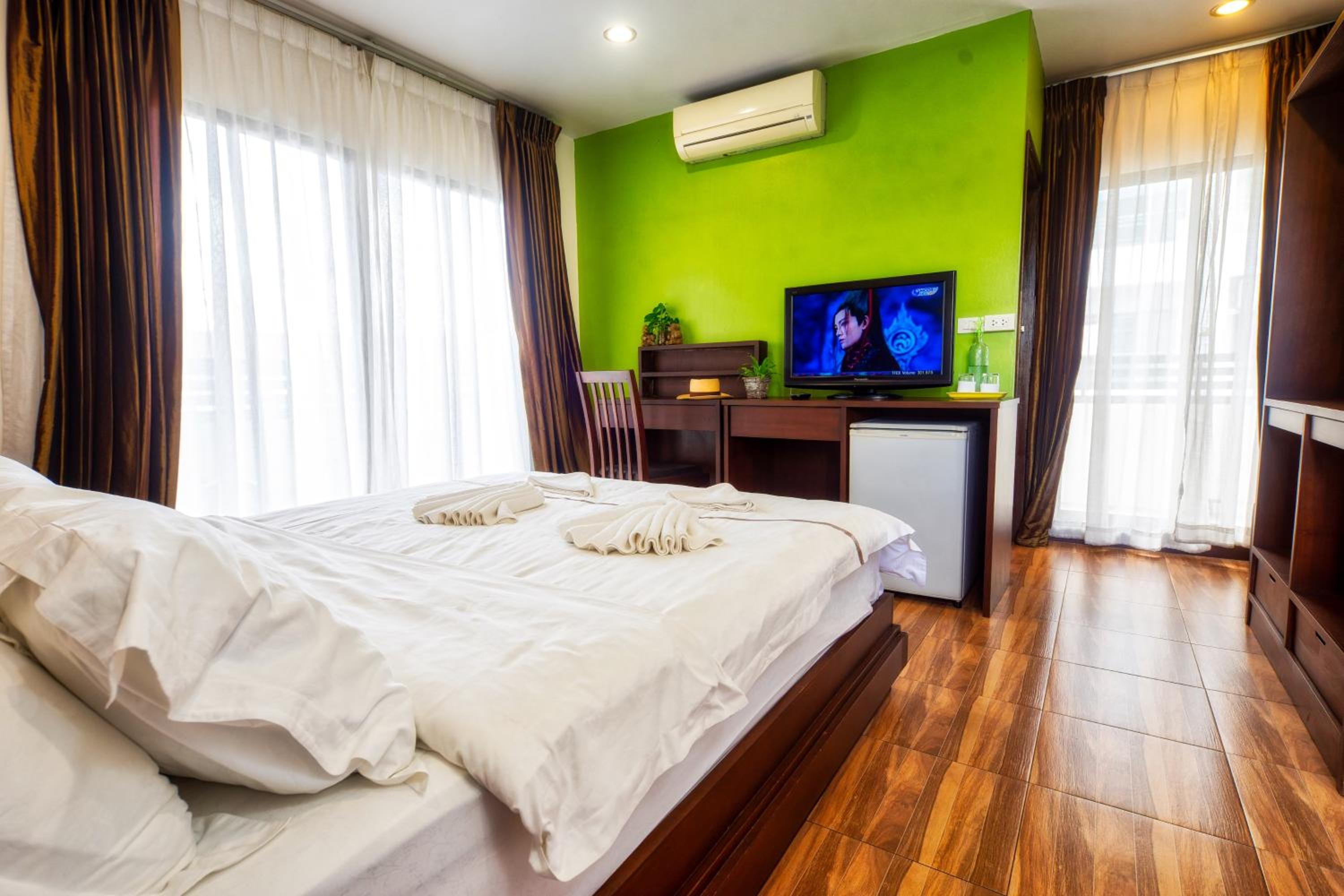 Ban Kong Rao Guesthouse - Quiet Santitham Oasis - Charming Garden & Mountain Views